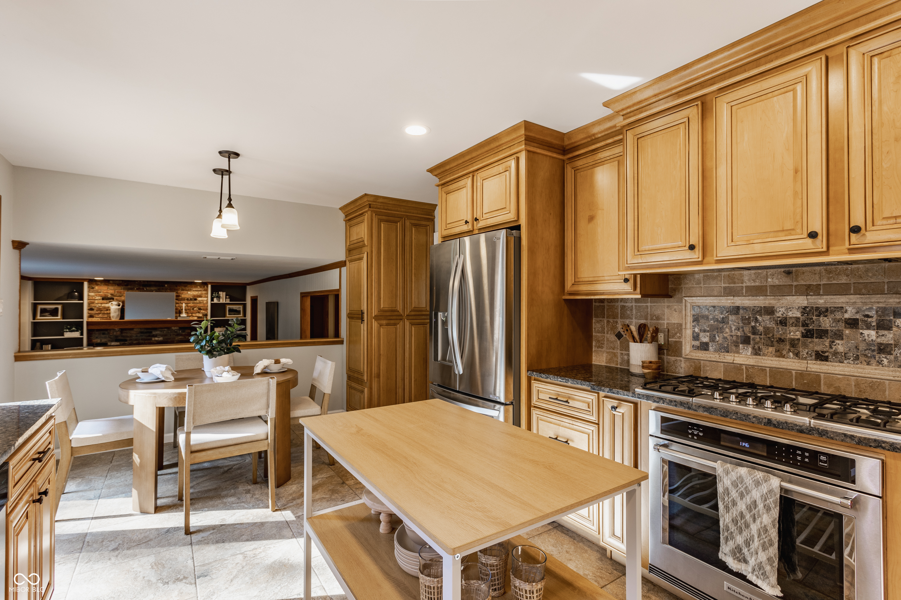 9 Lakeview Court