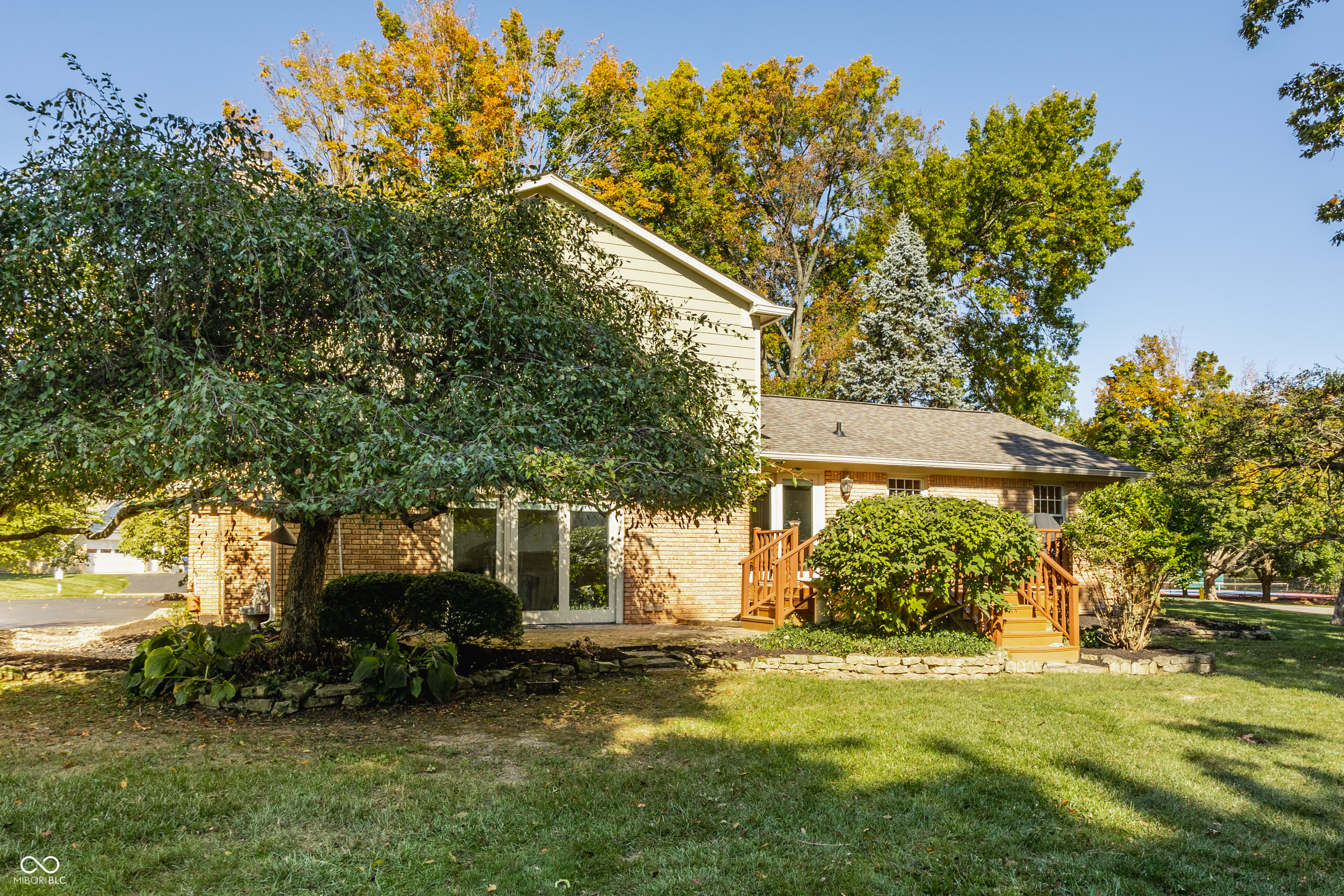 9 Lakeview Court
