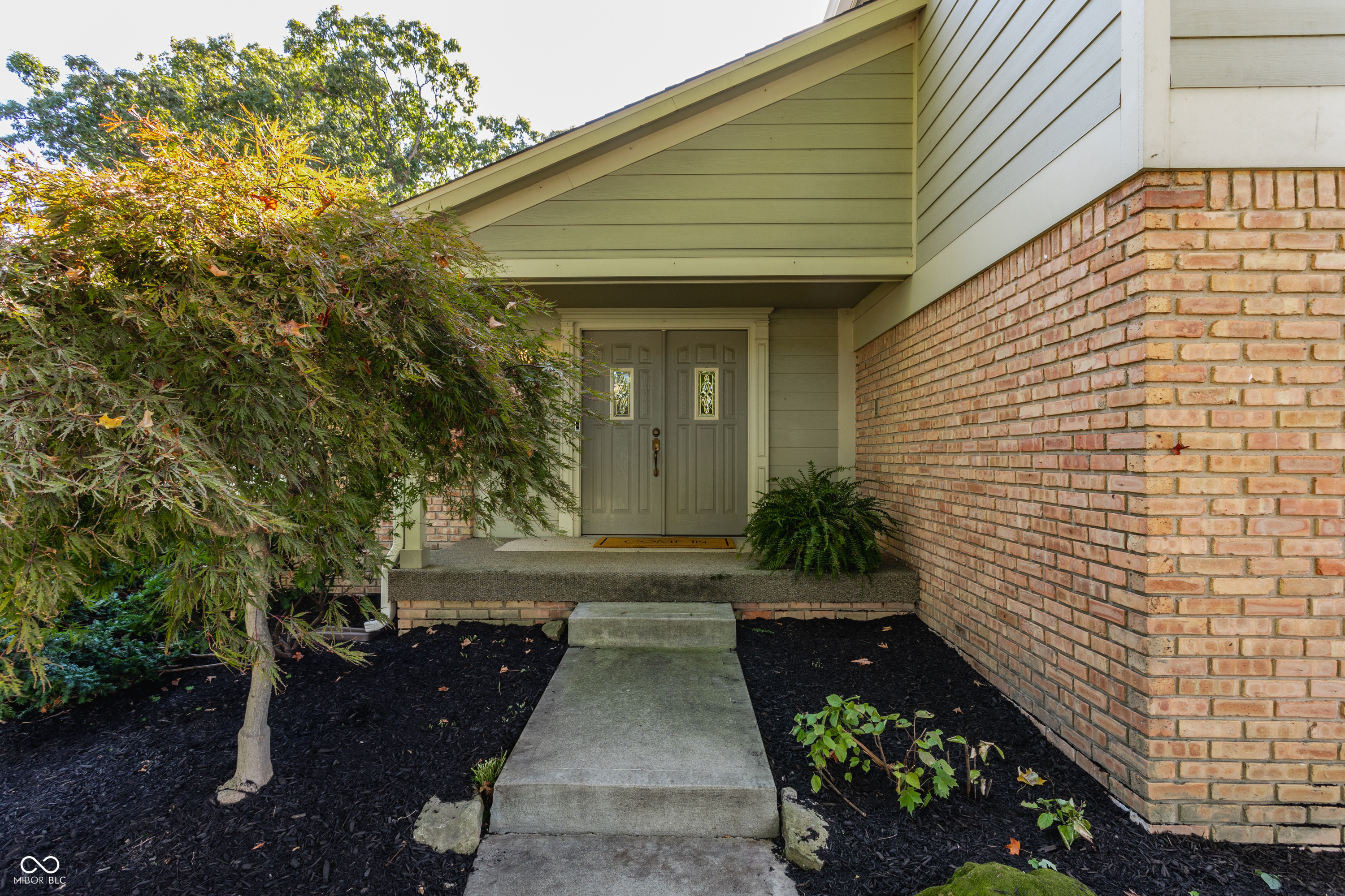 9 Lakeview Court
