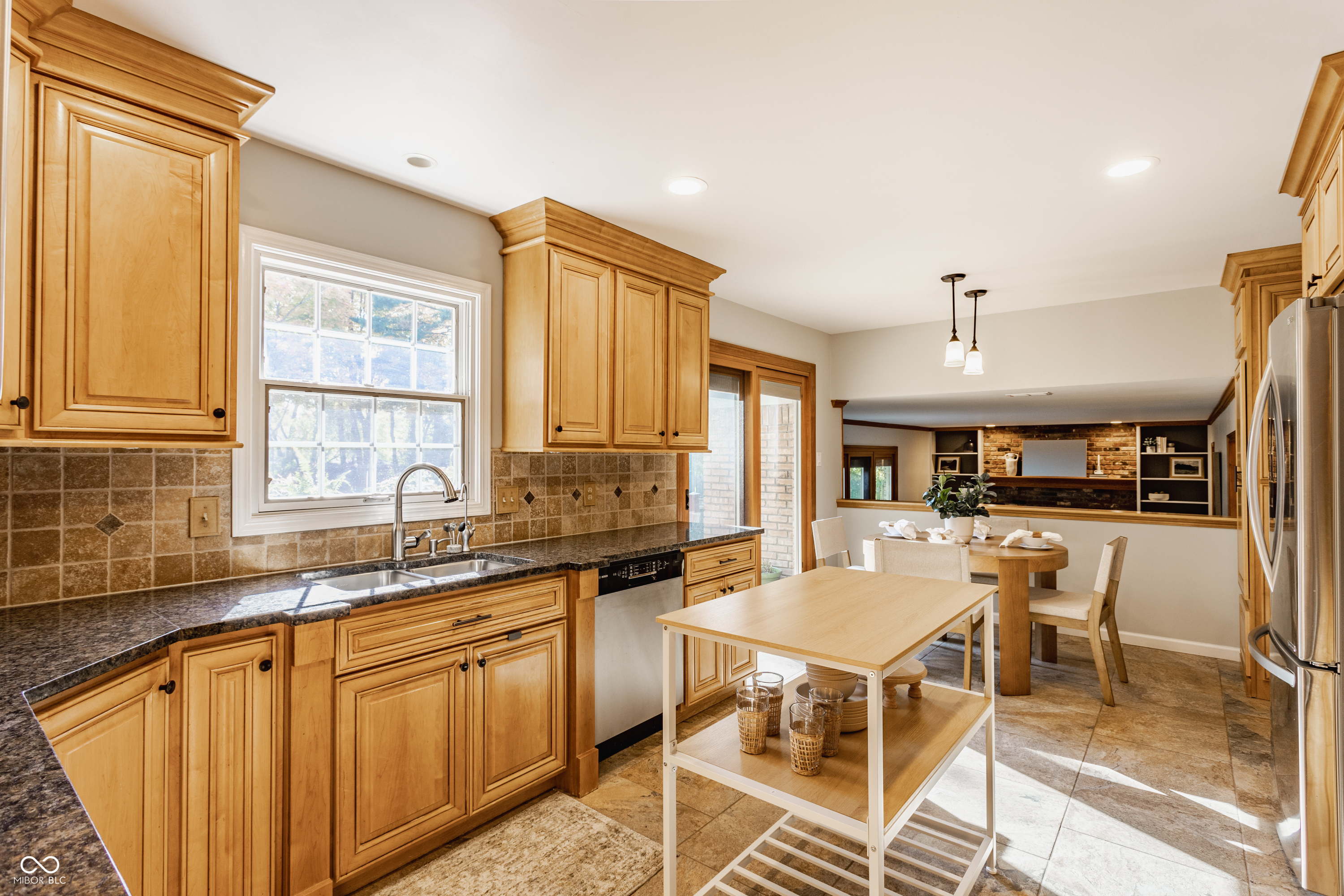 9 Lakeview Court
