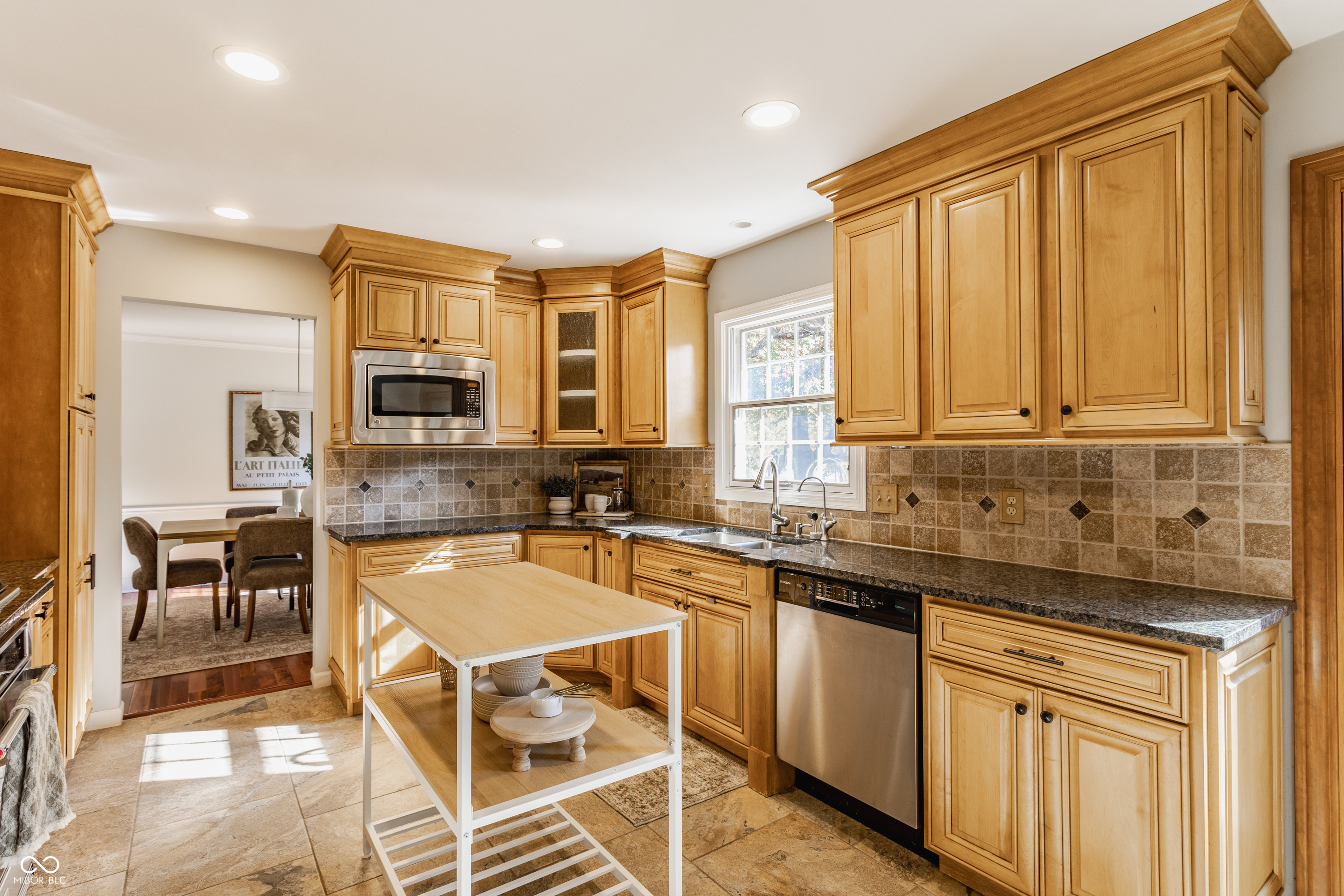 9 Lakeview Court