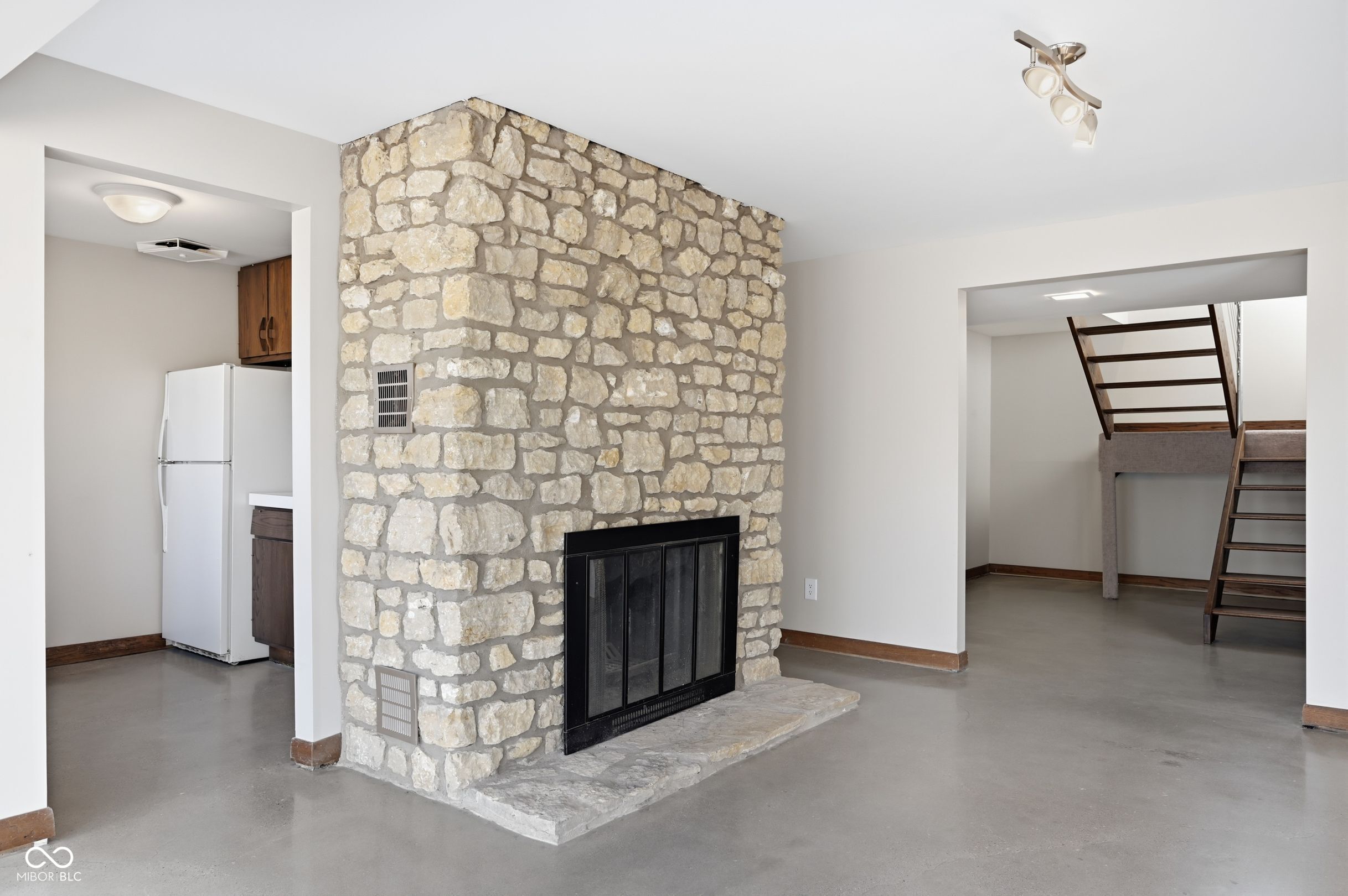 8245 Mud Creek Road