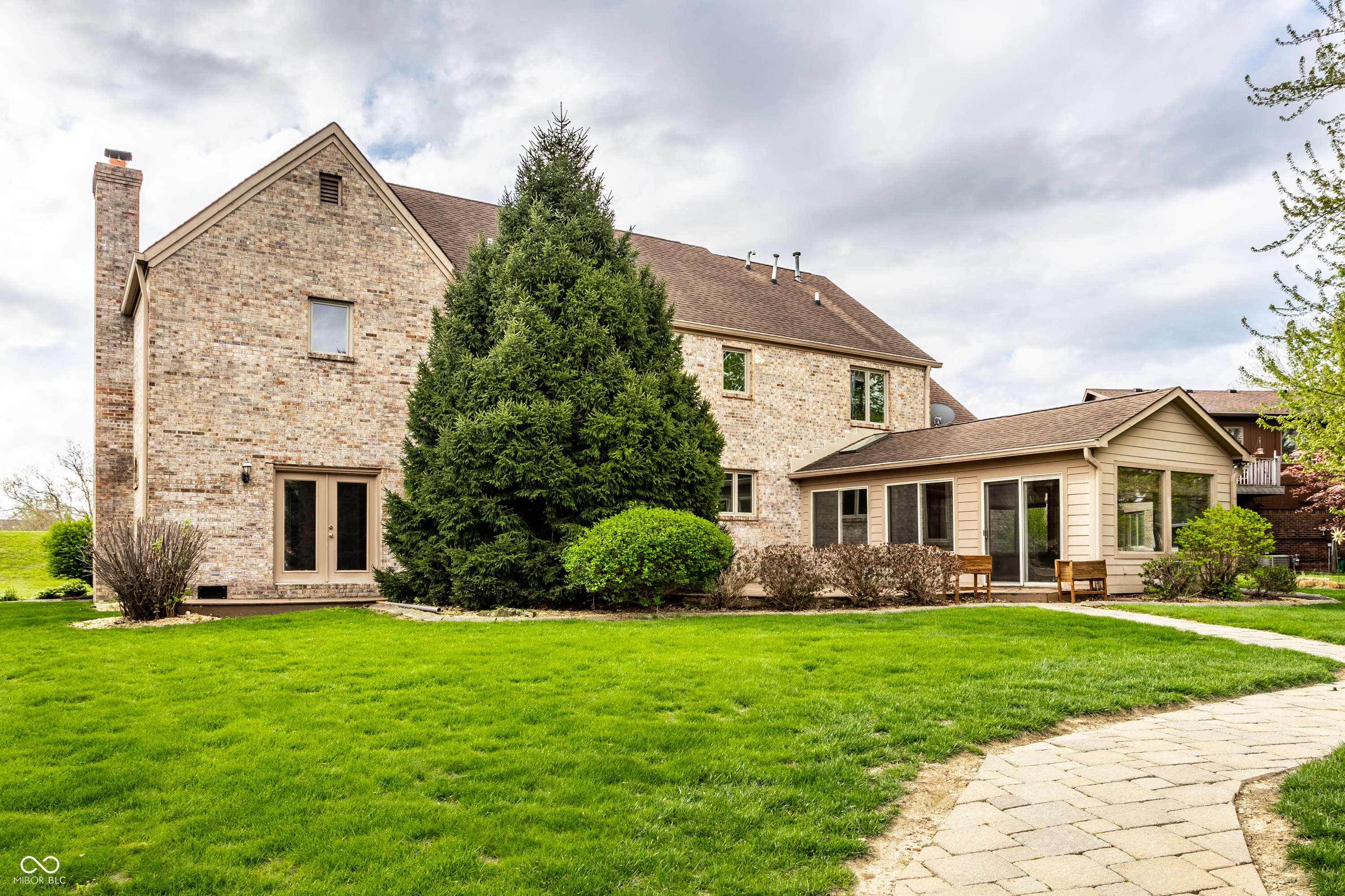 1909 Dakota Drive