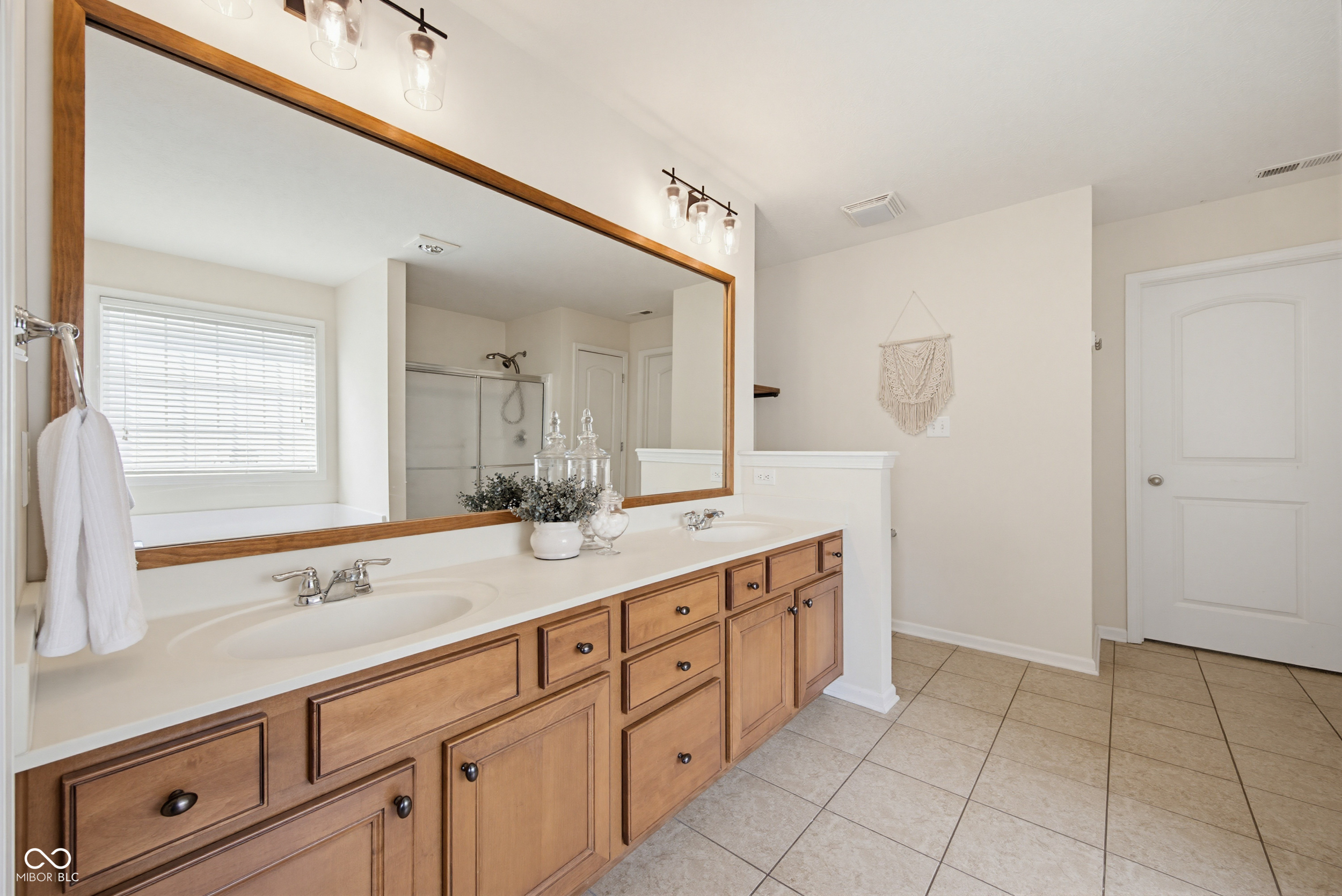 6103 Golden Eagle Drive