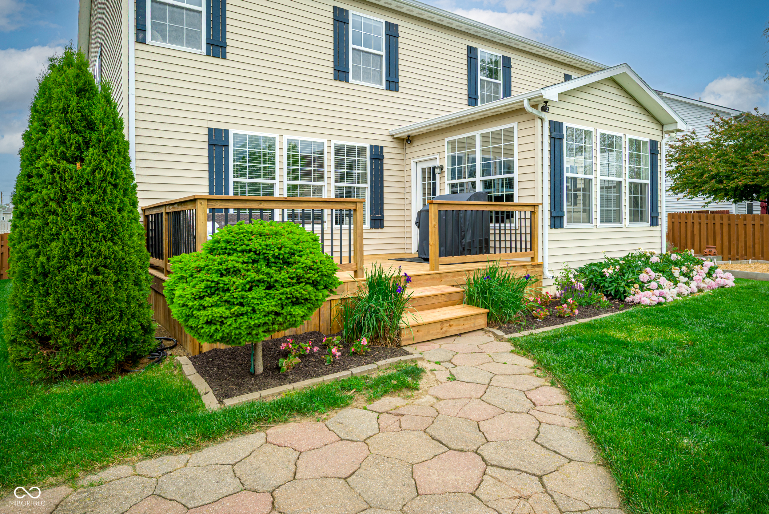 6103 Golden Eagle Drive
