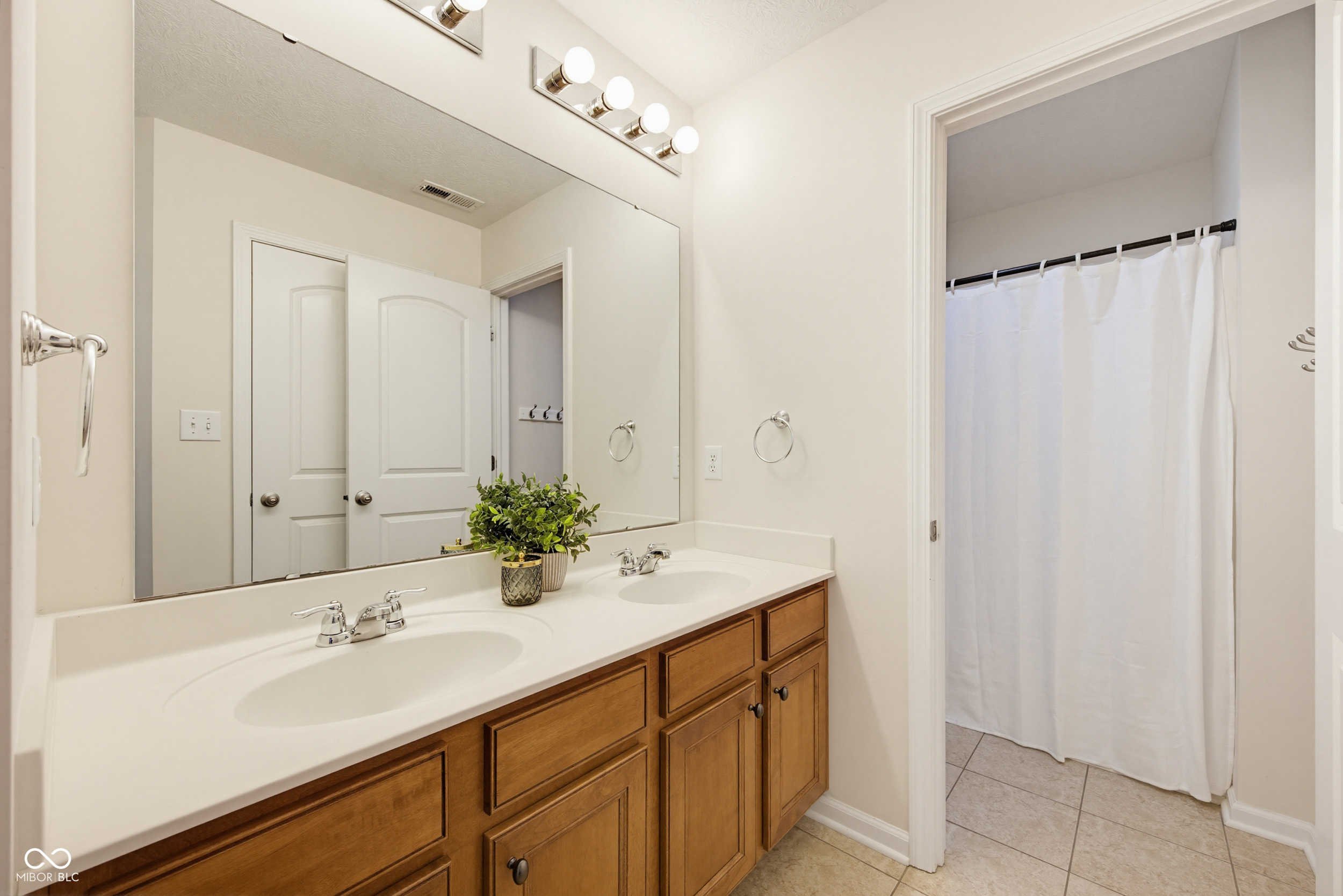 6103 Golden Eagle Drive