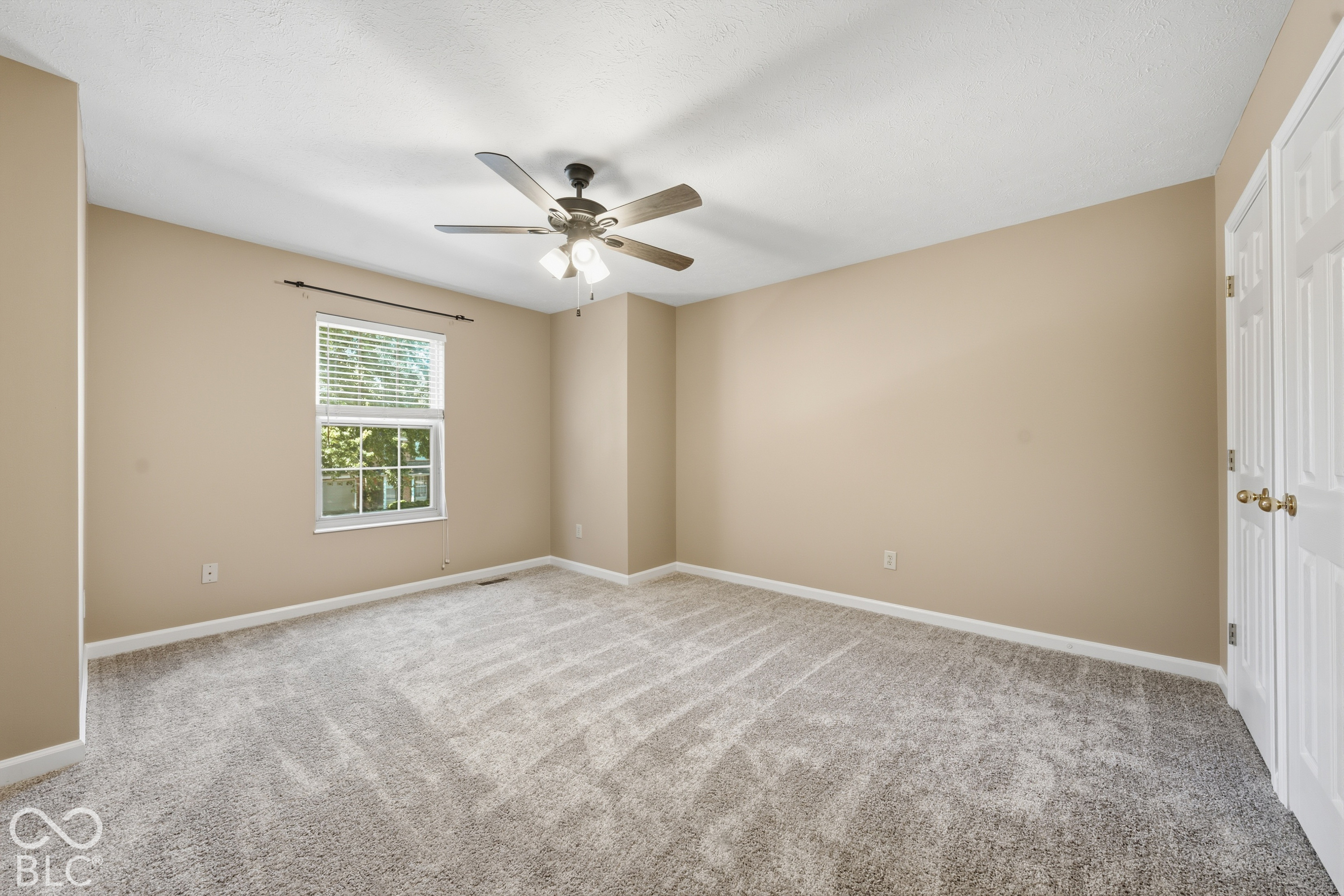 8567 Knoll Crossing