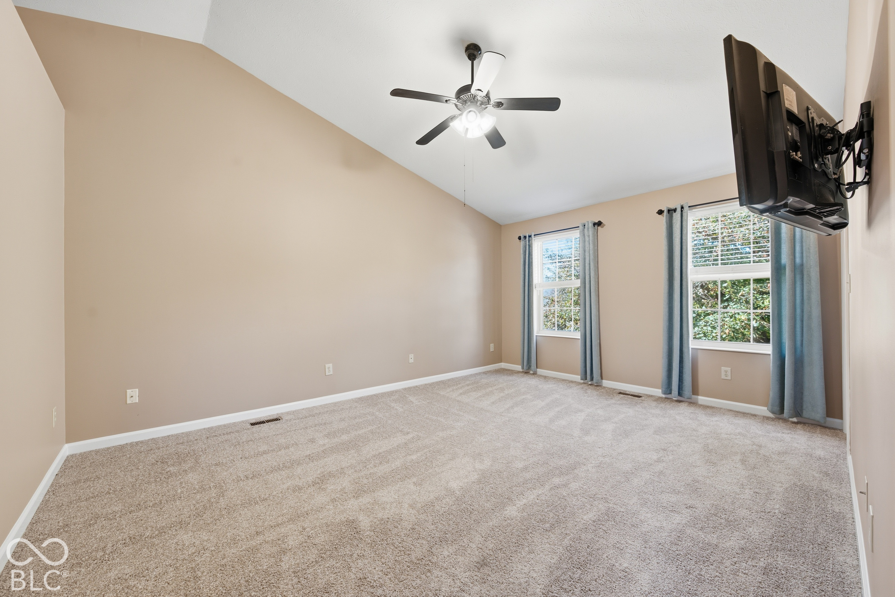 8567 Knoll Crossing