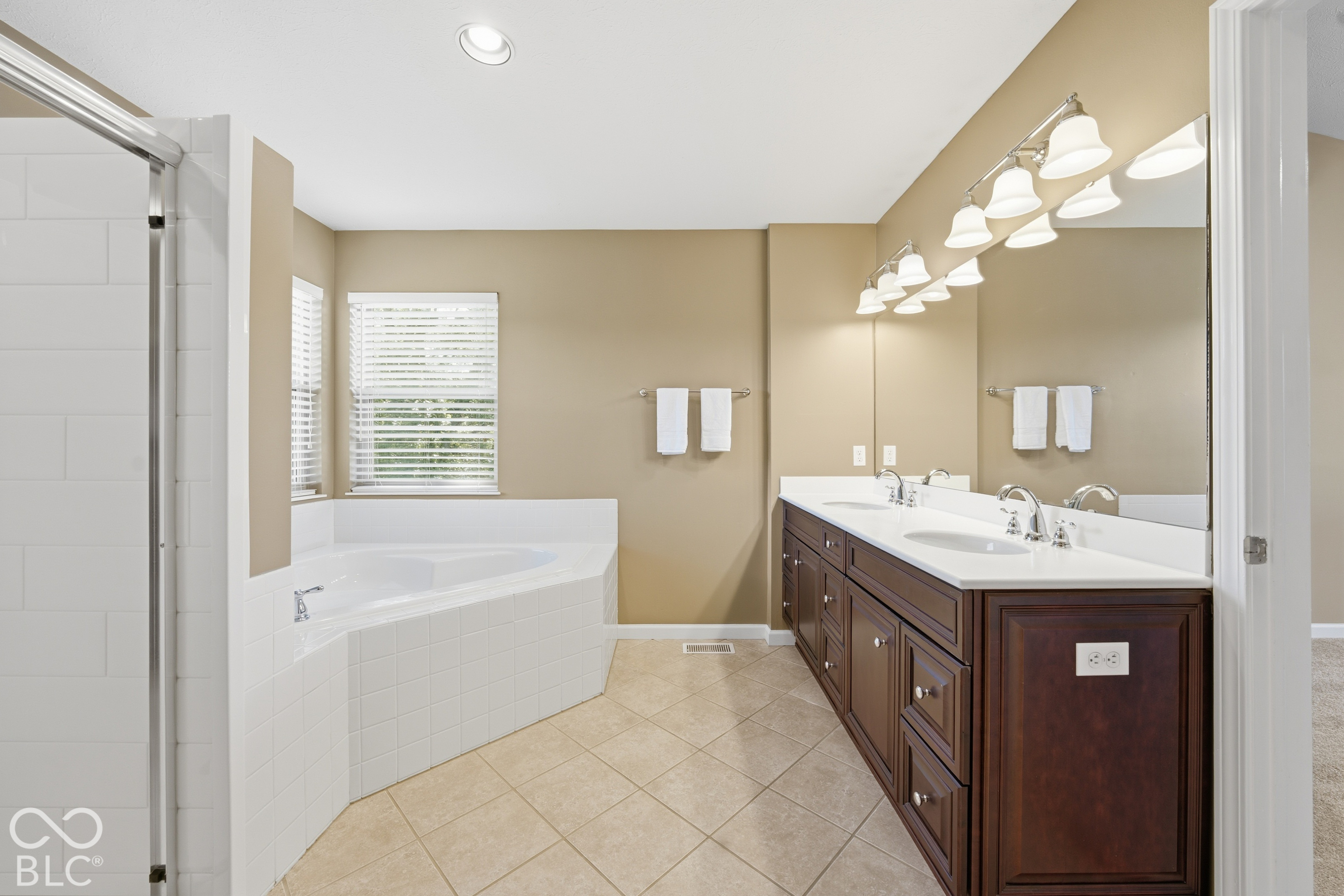 8567 Knoll Crossing