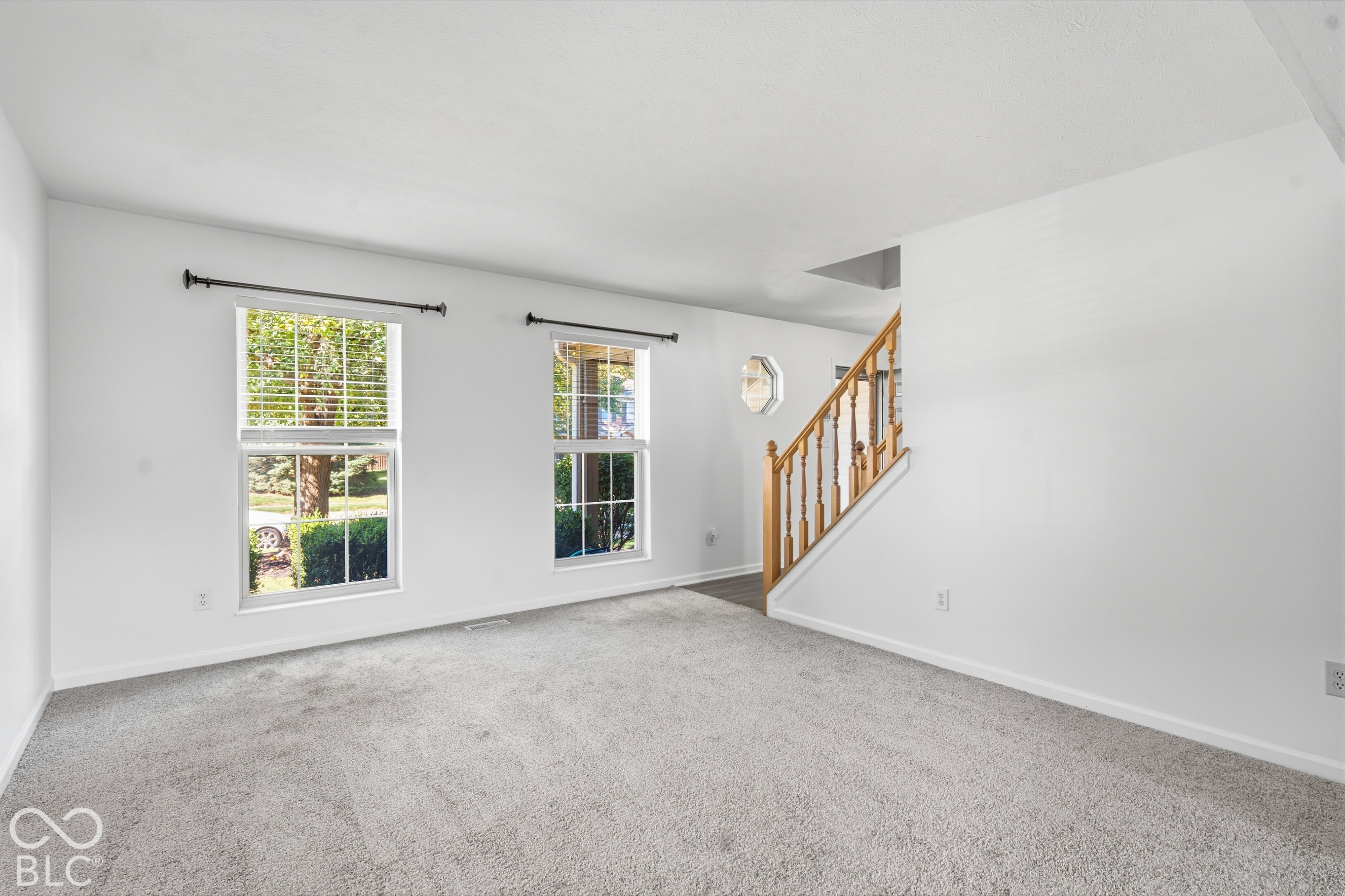 8567 Knoll Crossing