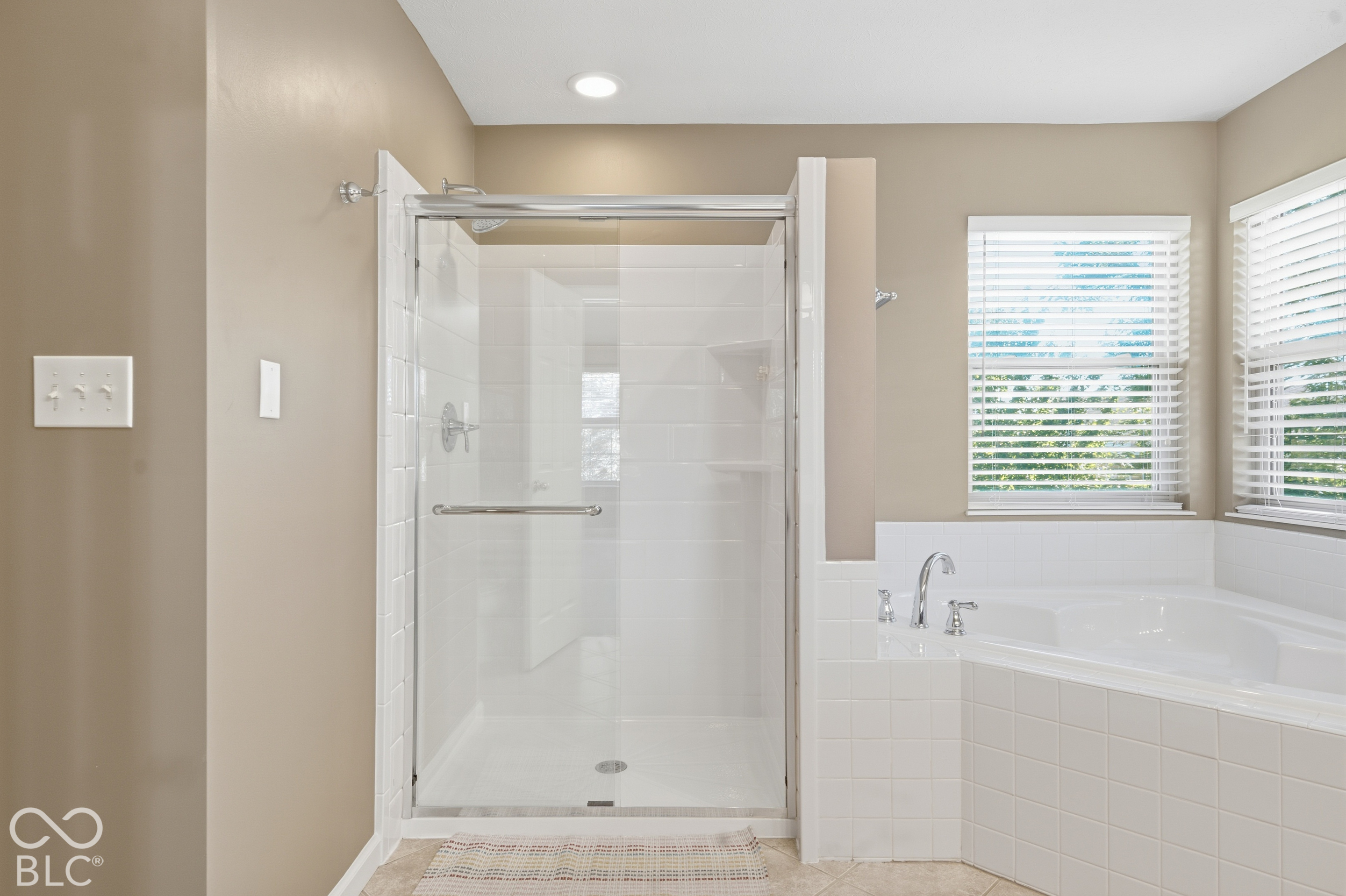 8567 Knoll Crossing