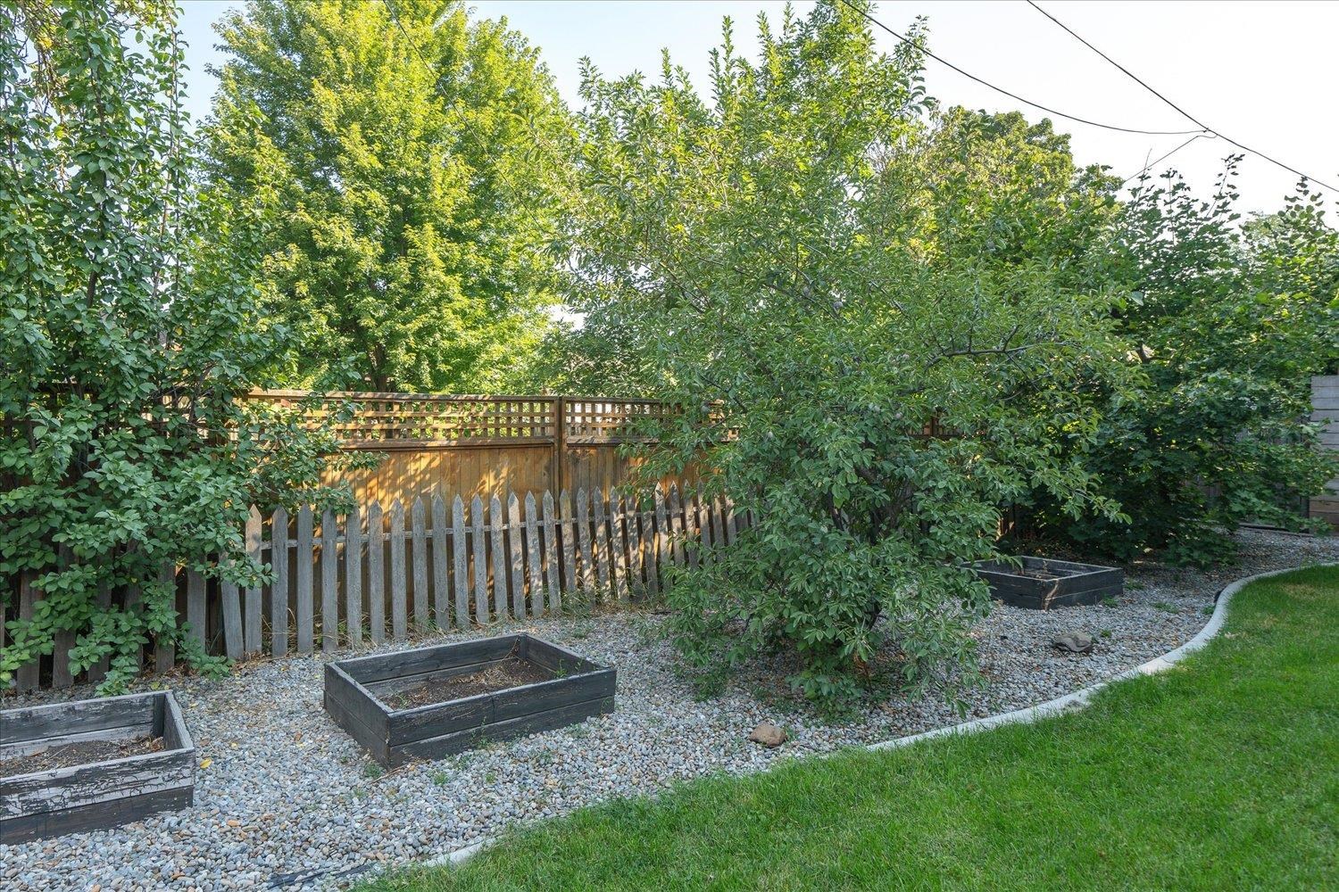 30 W 32nd Ave