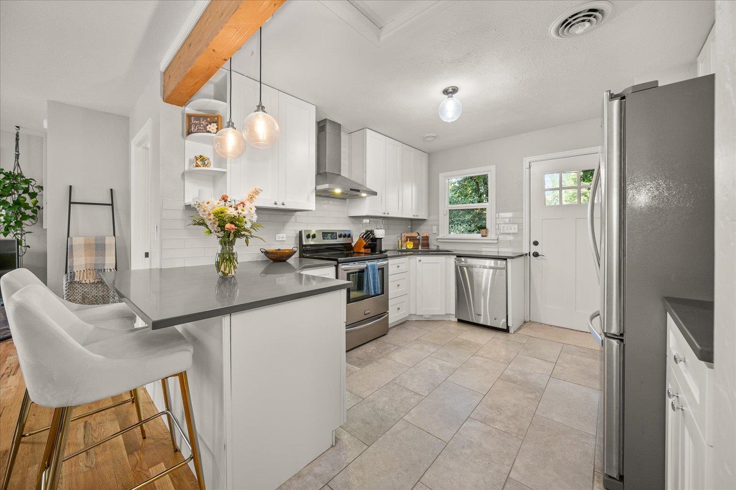 30 W 32nd Ave