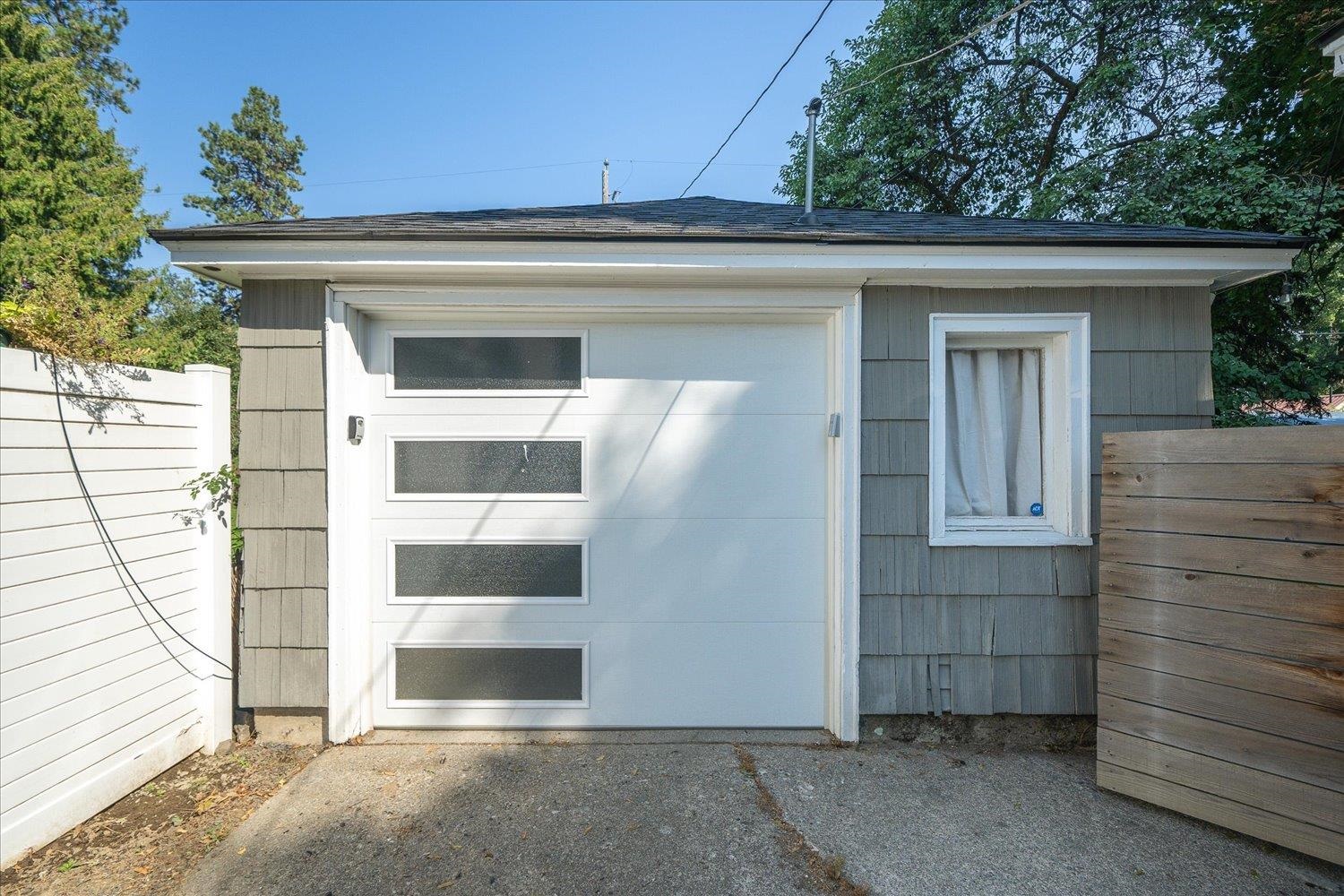 30 W 32nd Ave