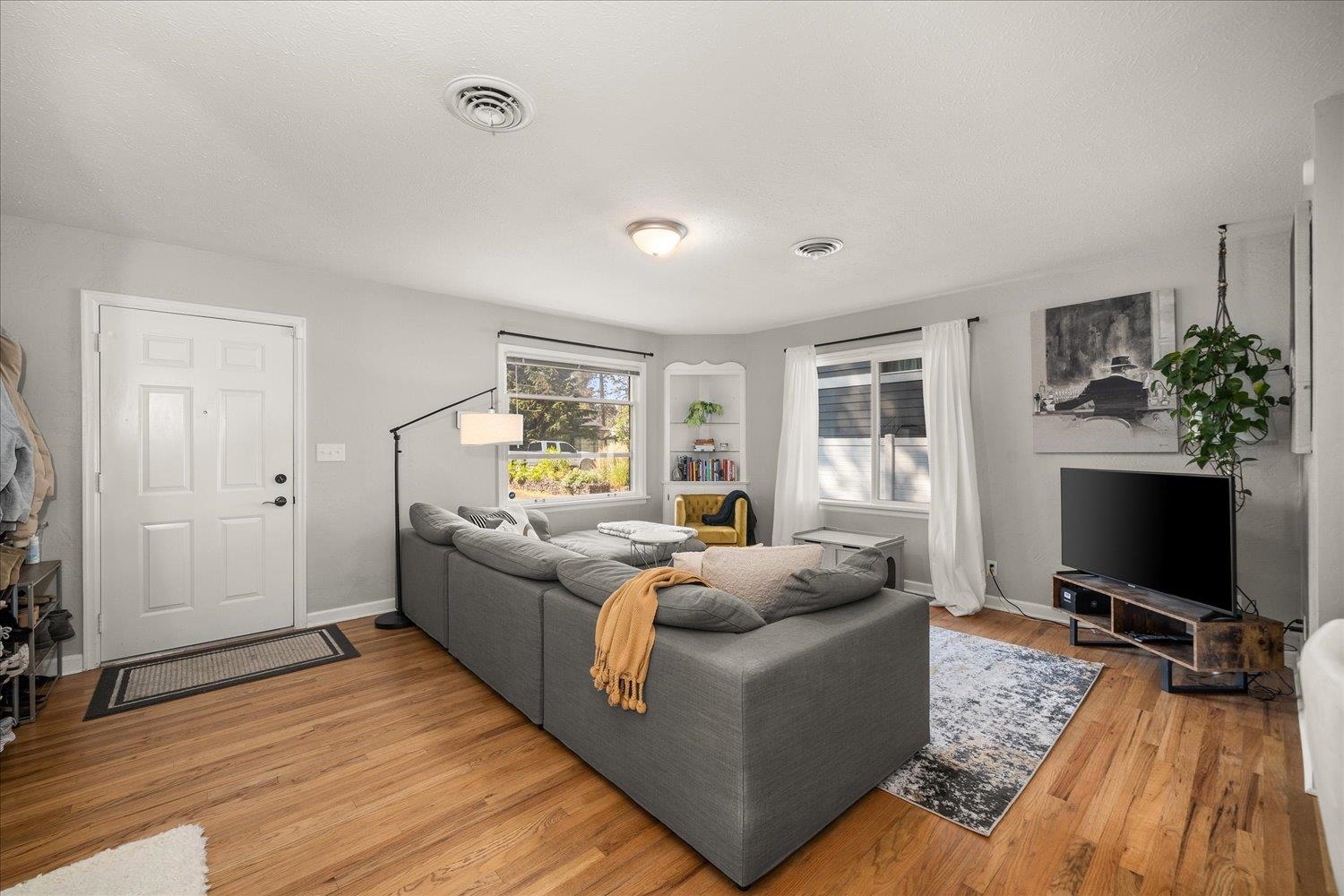 30 W 32nd Ave