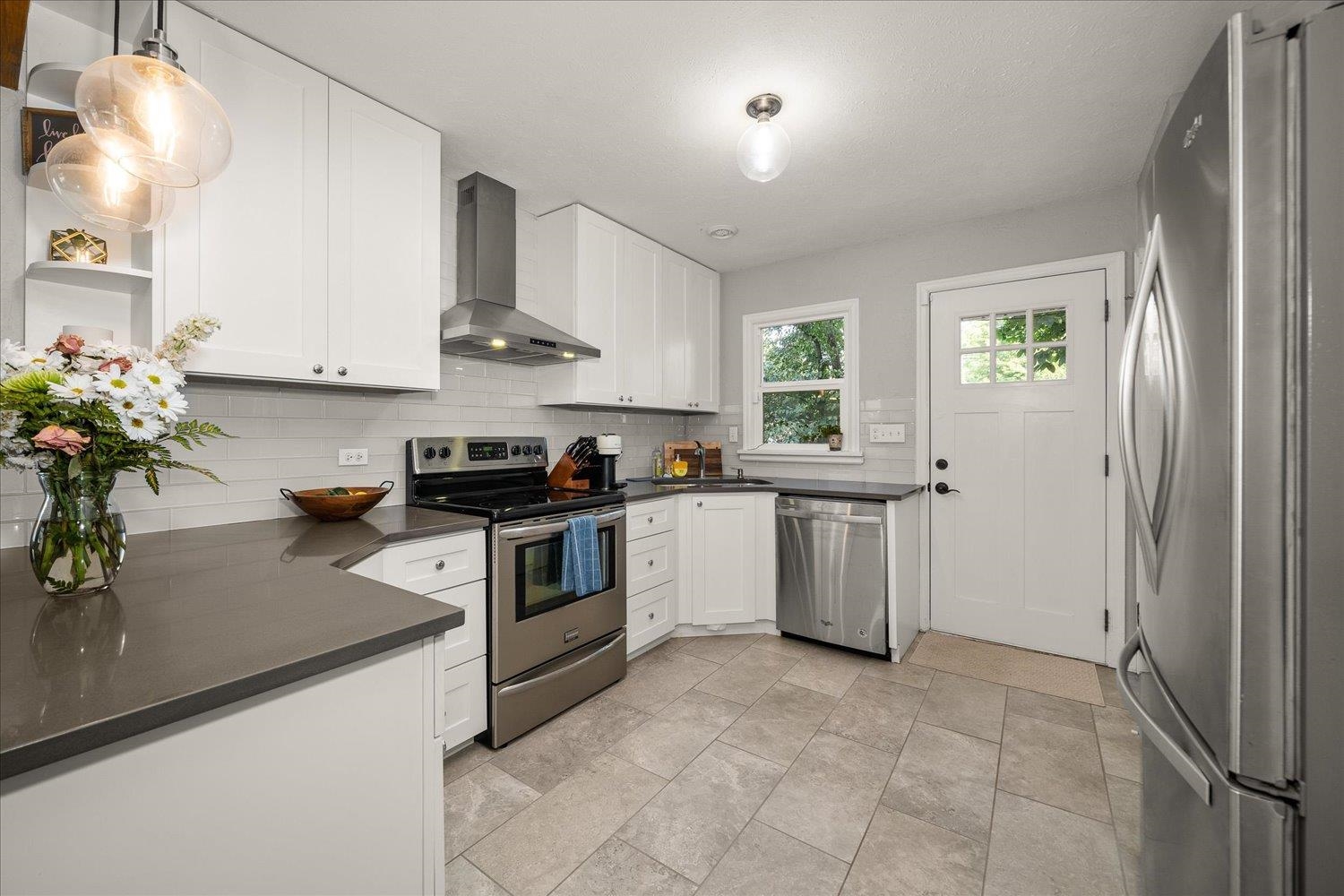 30 W 32nd Ave