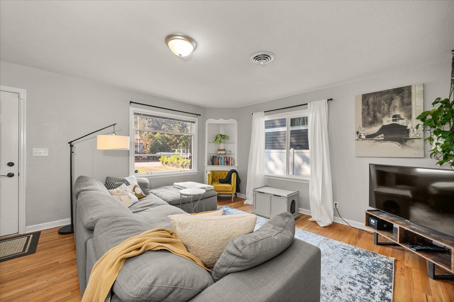 30 W 32nd Ave