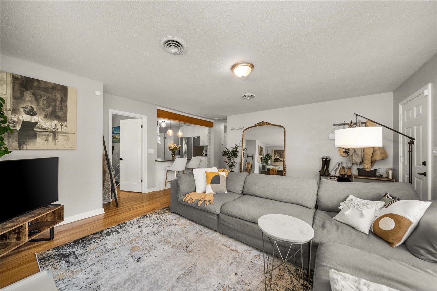 30 W 32nd Ave