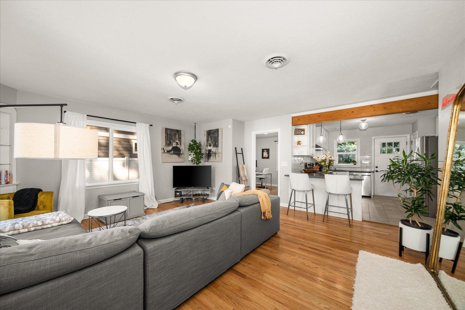 30 W 32nd Ave