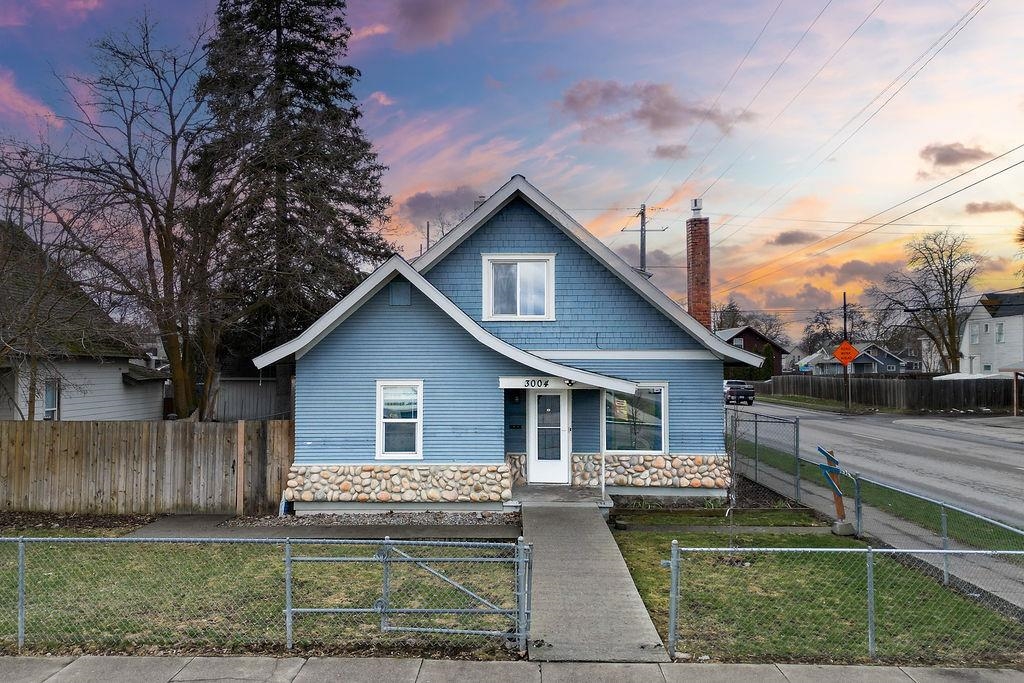 3004 E Everett Ave