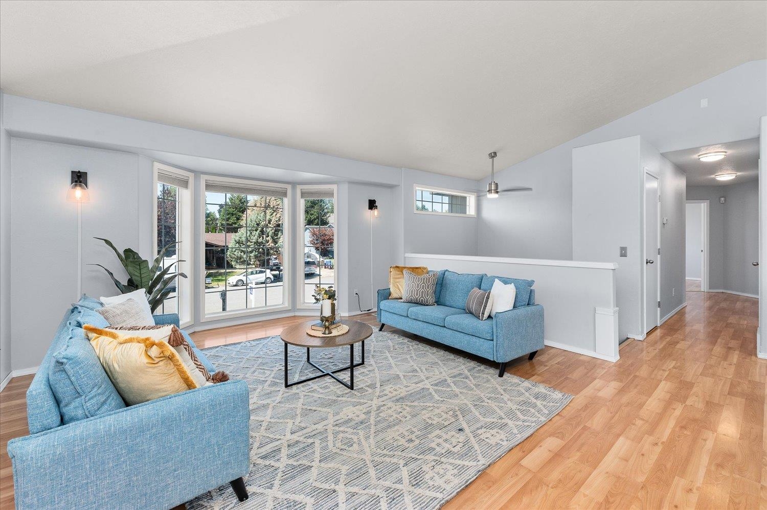 23114 E Valleyway Ave