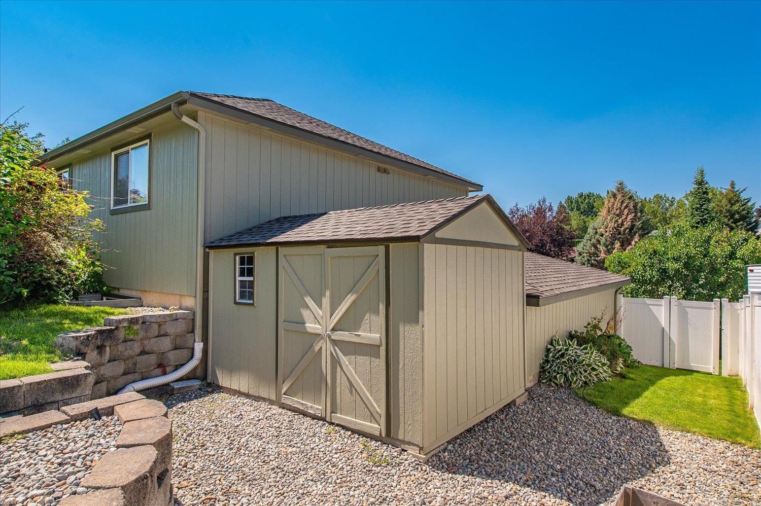 23114 E Valleyway Ave