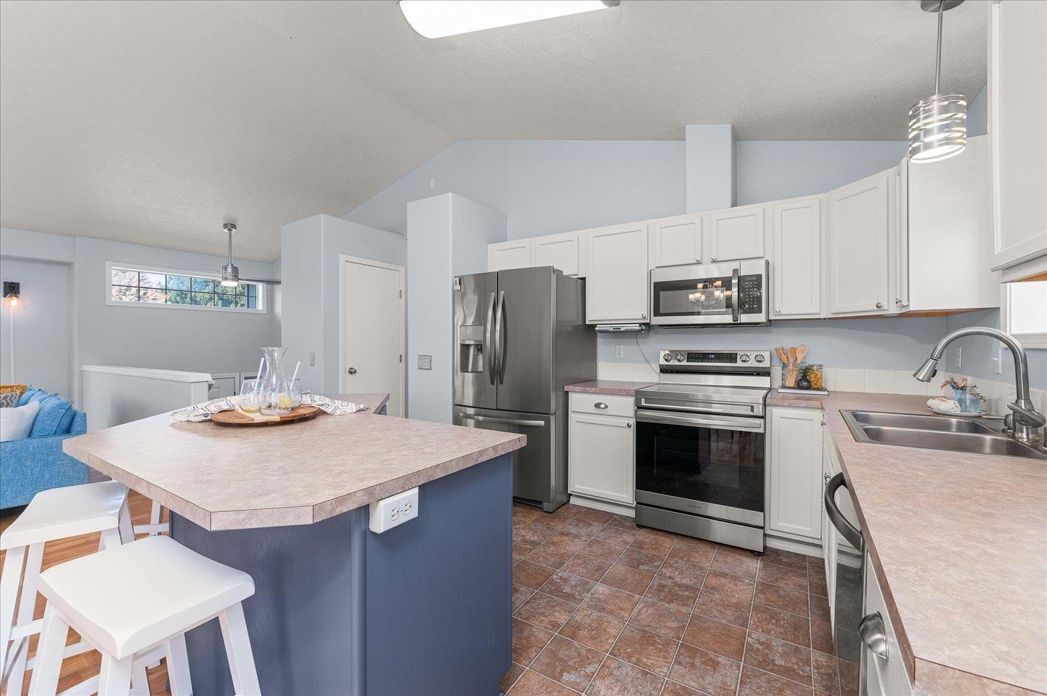 23114 E Valleyway Ave