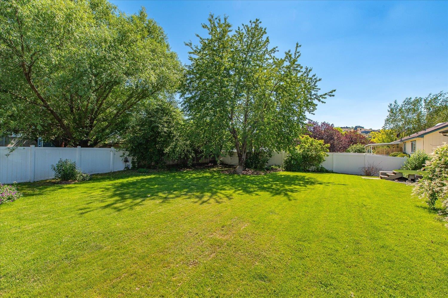 23114 E Valleyway Ave