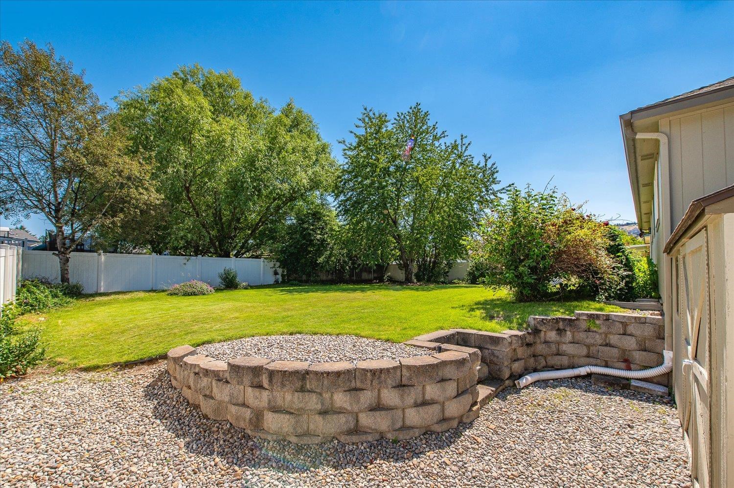 23114 E Valleyway Ave