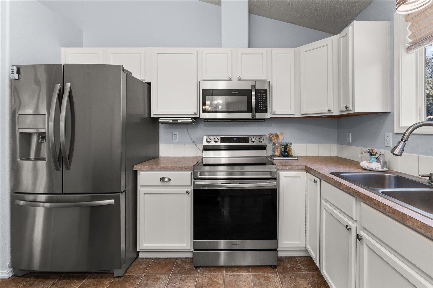 23114 E Valleyway Ave