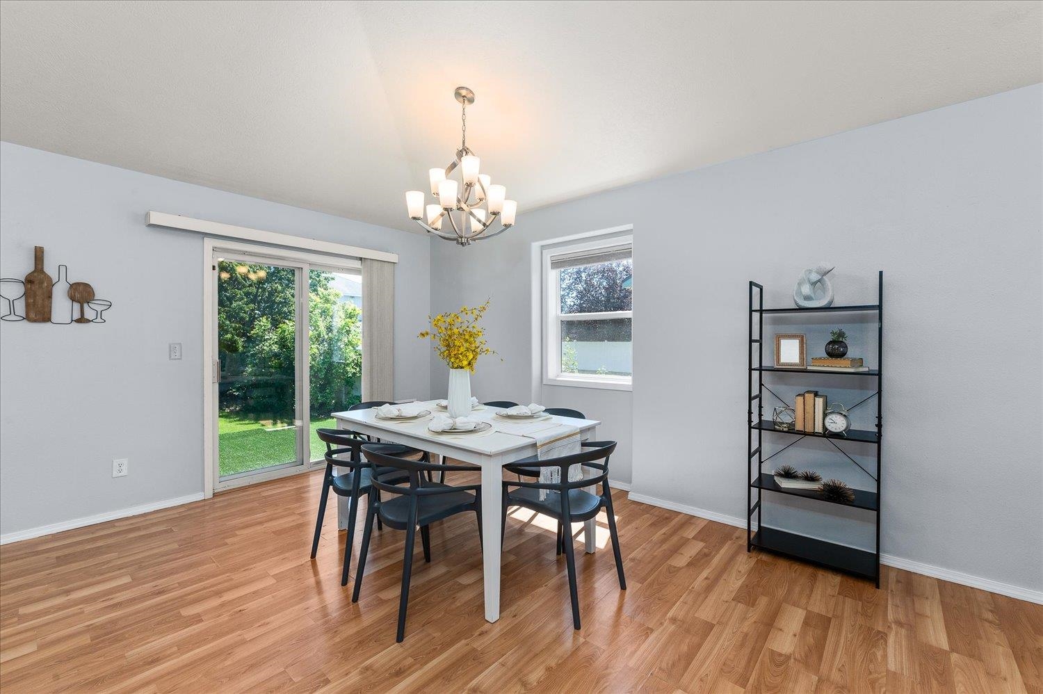 23114 E Valleyway Ave