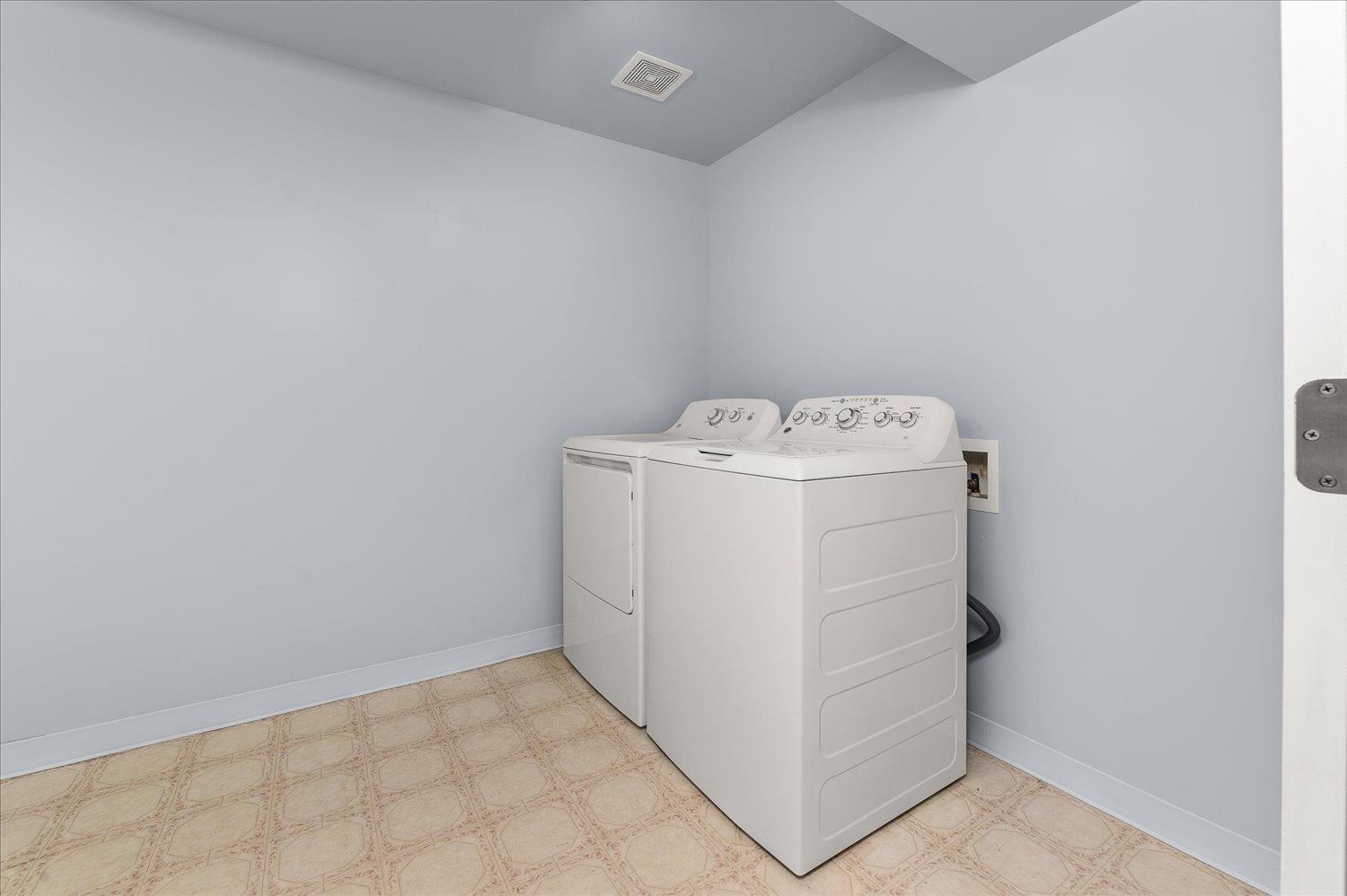 23114 E Valleyway Ave