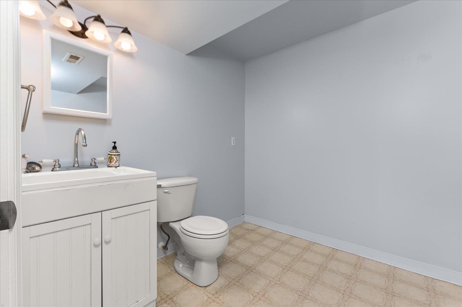 23114 E Valleyway Ave