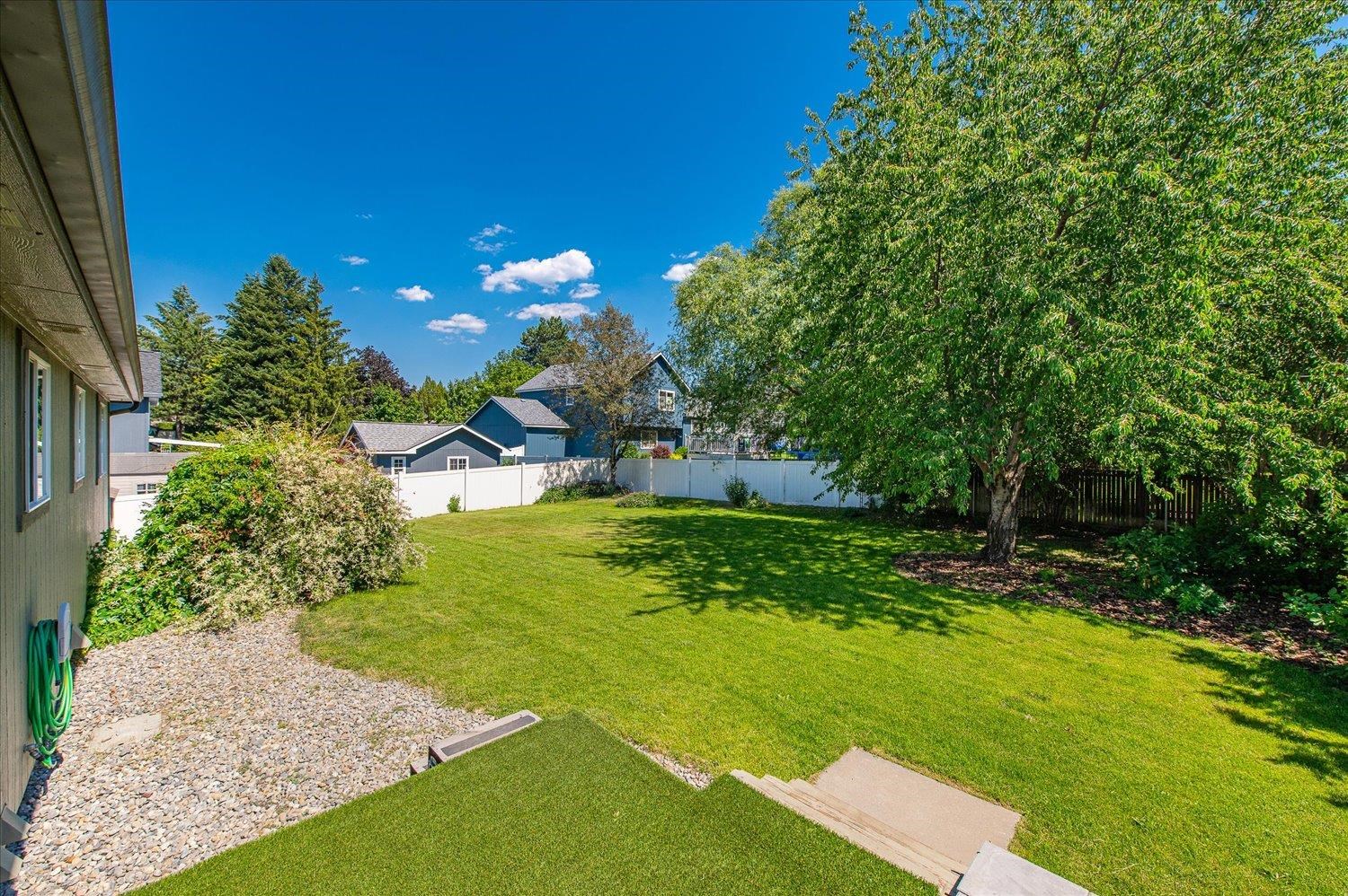 23114 E Valleyway Ave