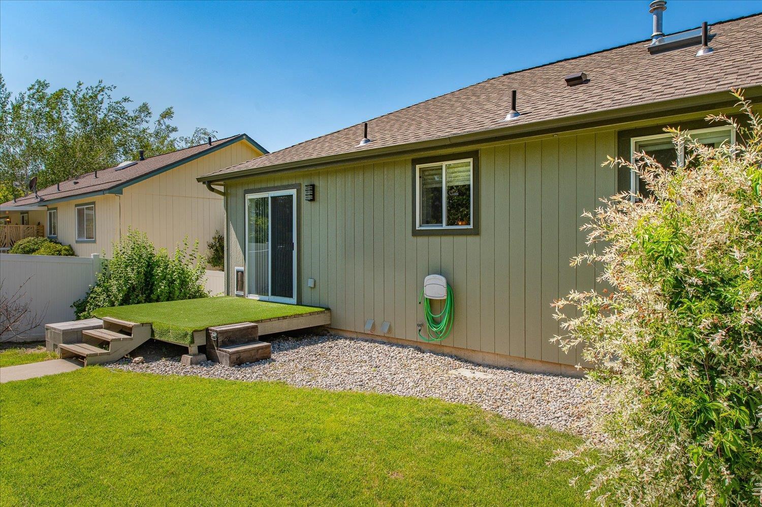 23114 E Valleyway Ave