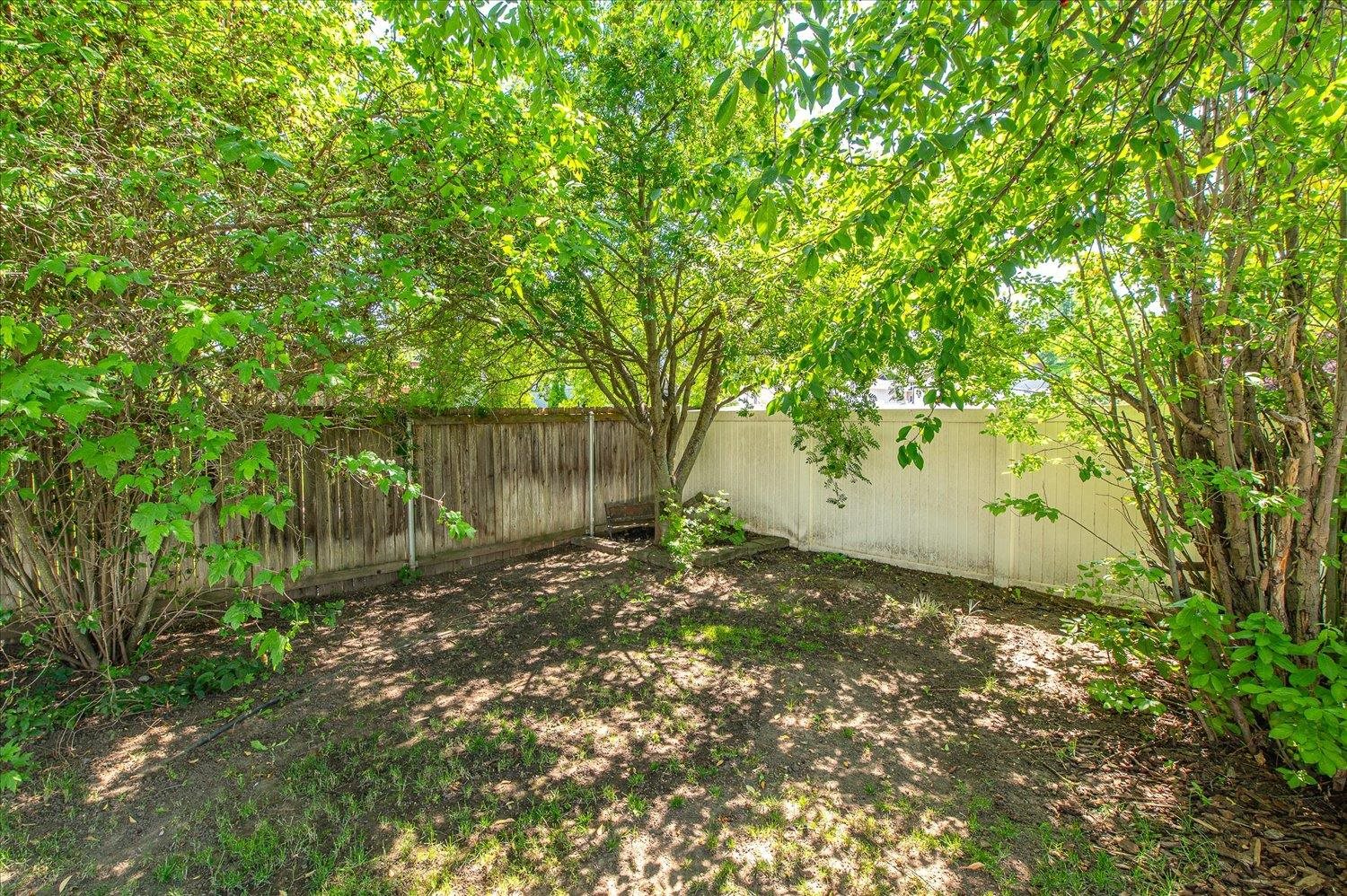 23114 E Valleyway Ave