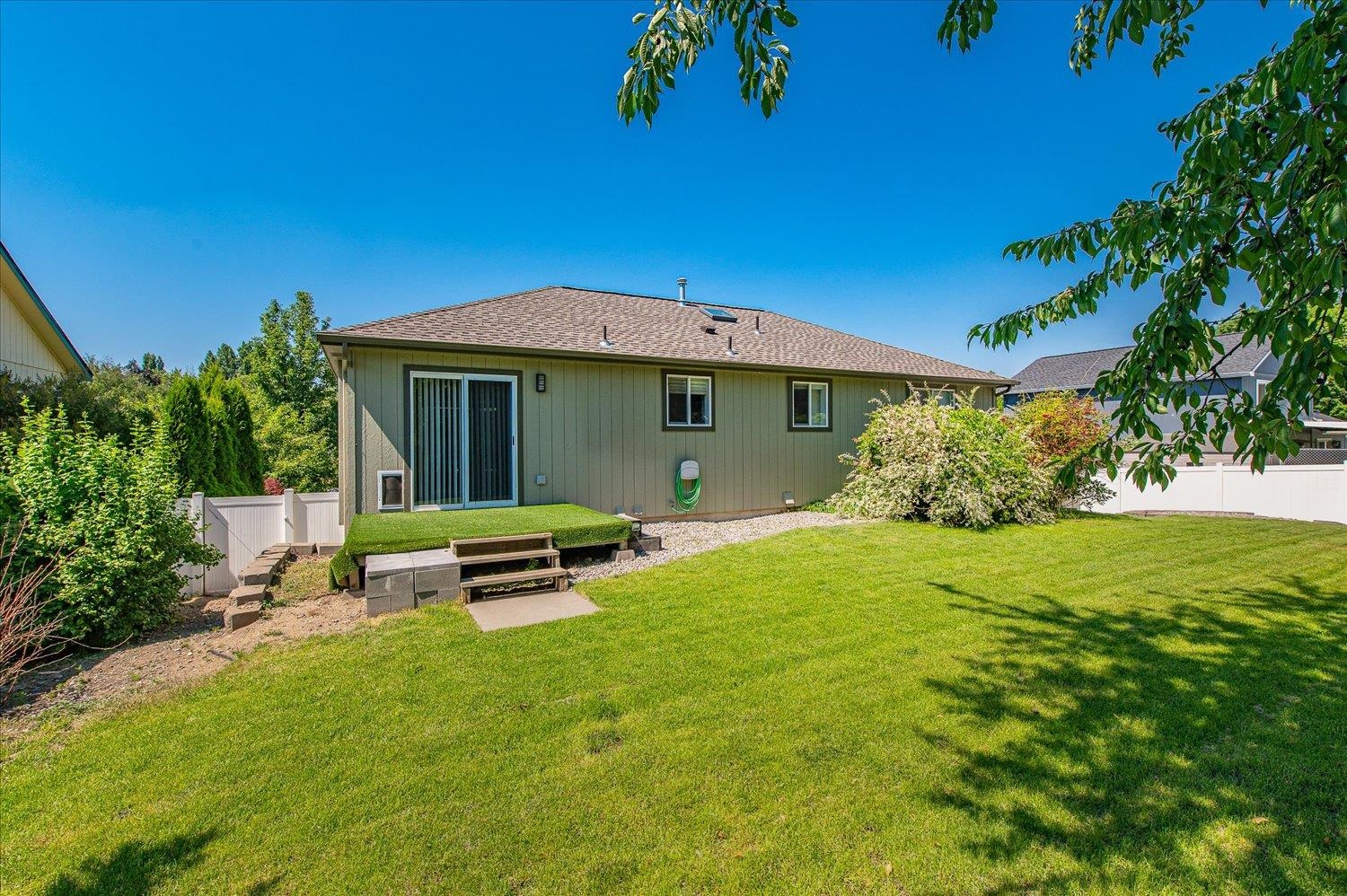 23114 E Valleyway Ave