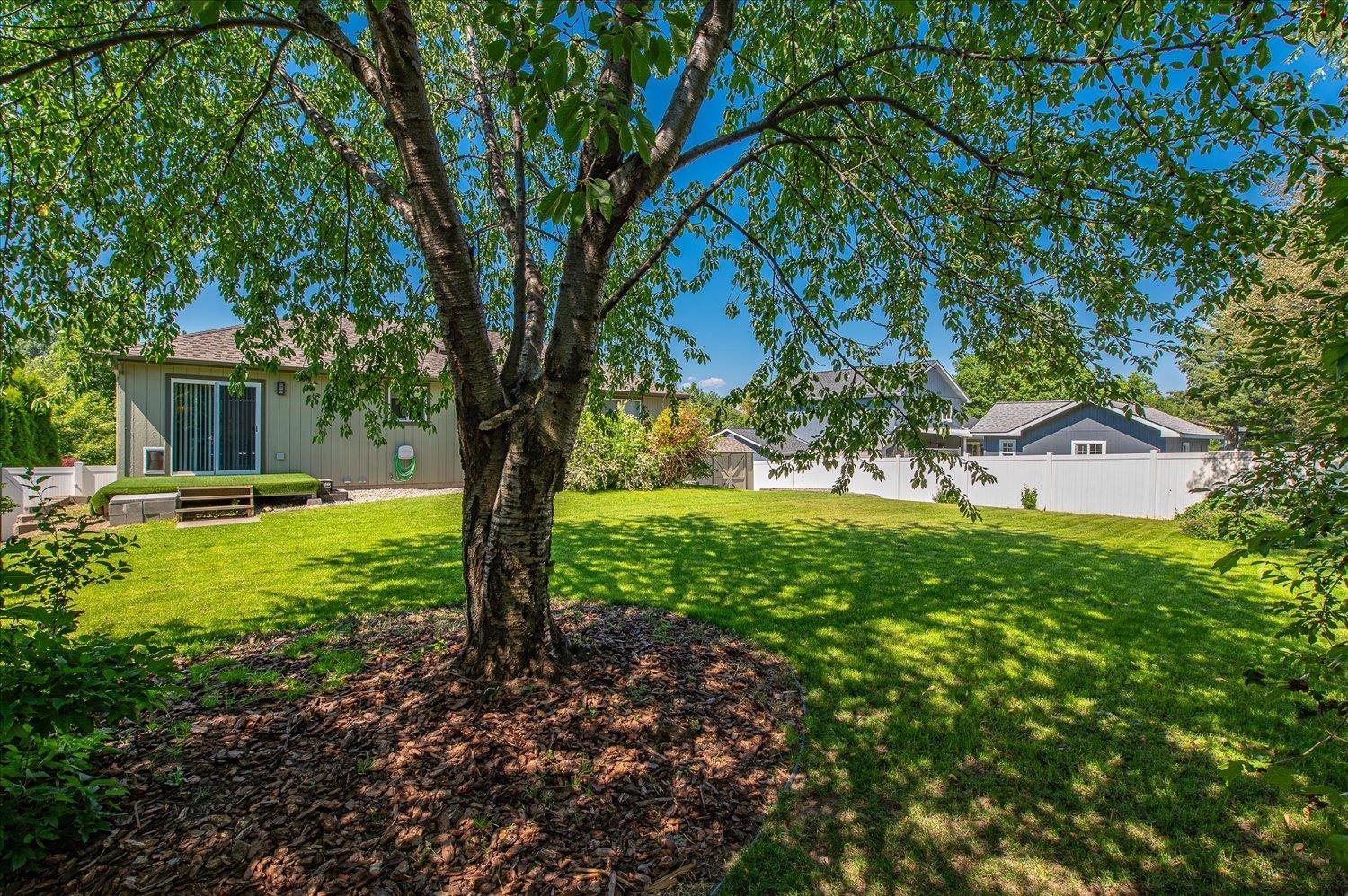 23114 E Valleyway Ave