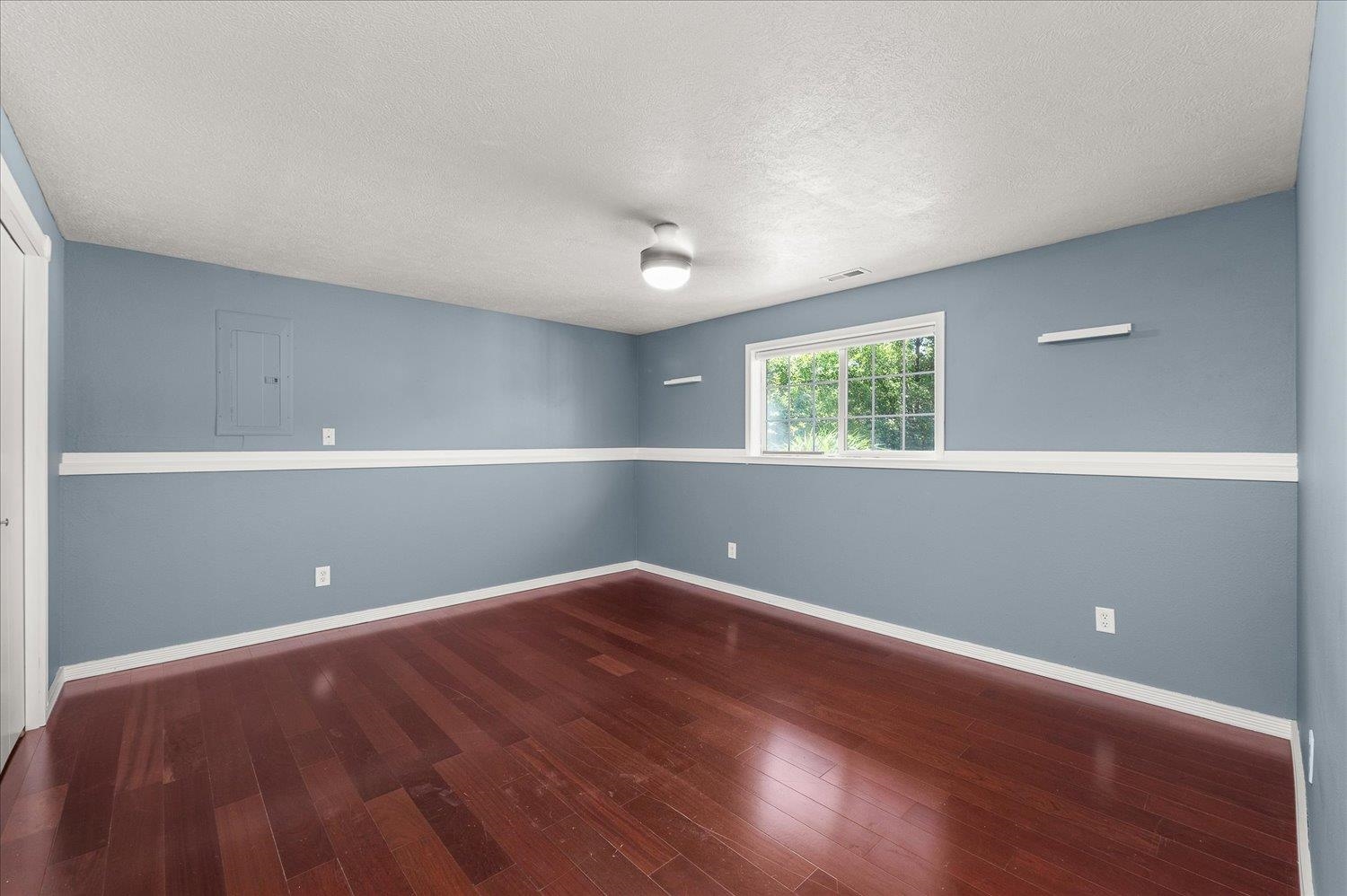 23114 E Valleyway Ave