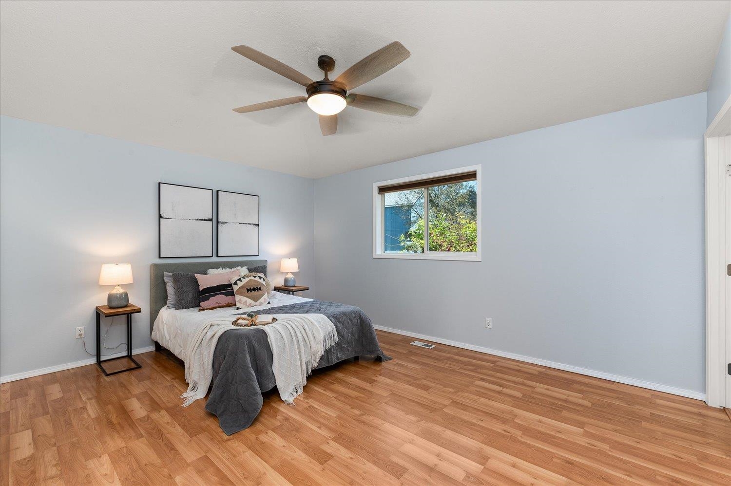 23114 E Valleyway Ave