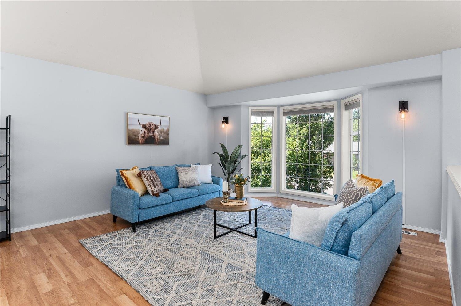 23114 E Valleyway Ave