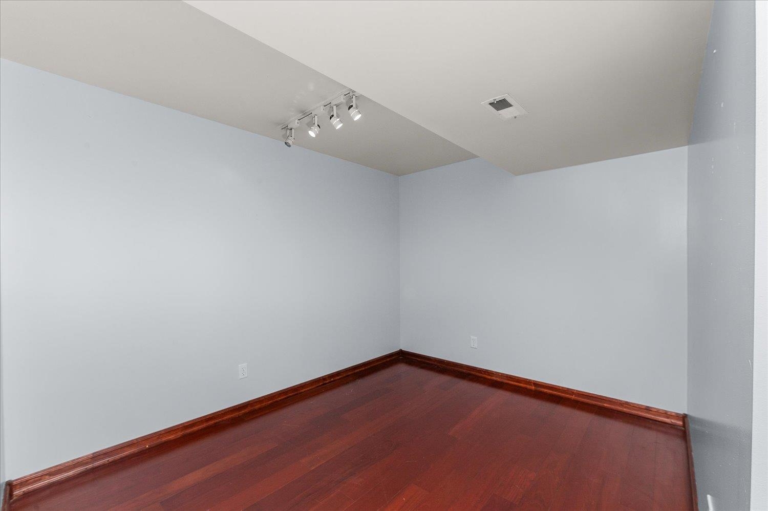 23114 E Valleyway Ave