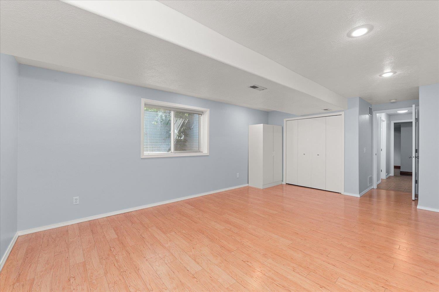 23114 E Valleyway Ave