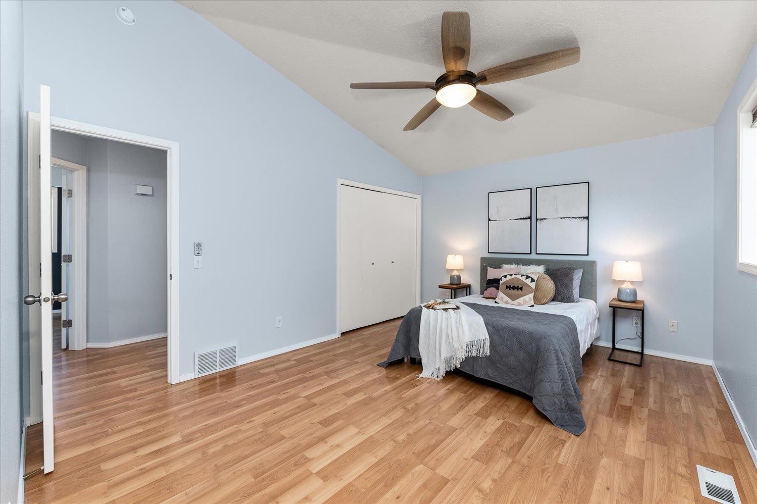 23114 E Valleyway Ave