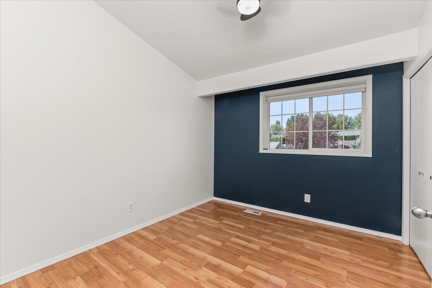 23114 E Valleyway Ave