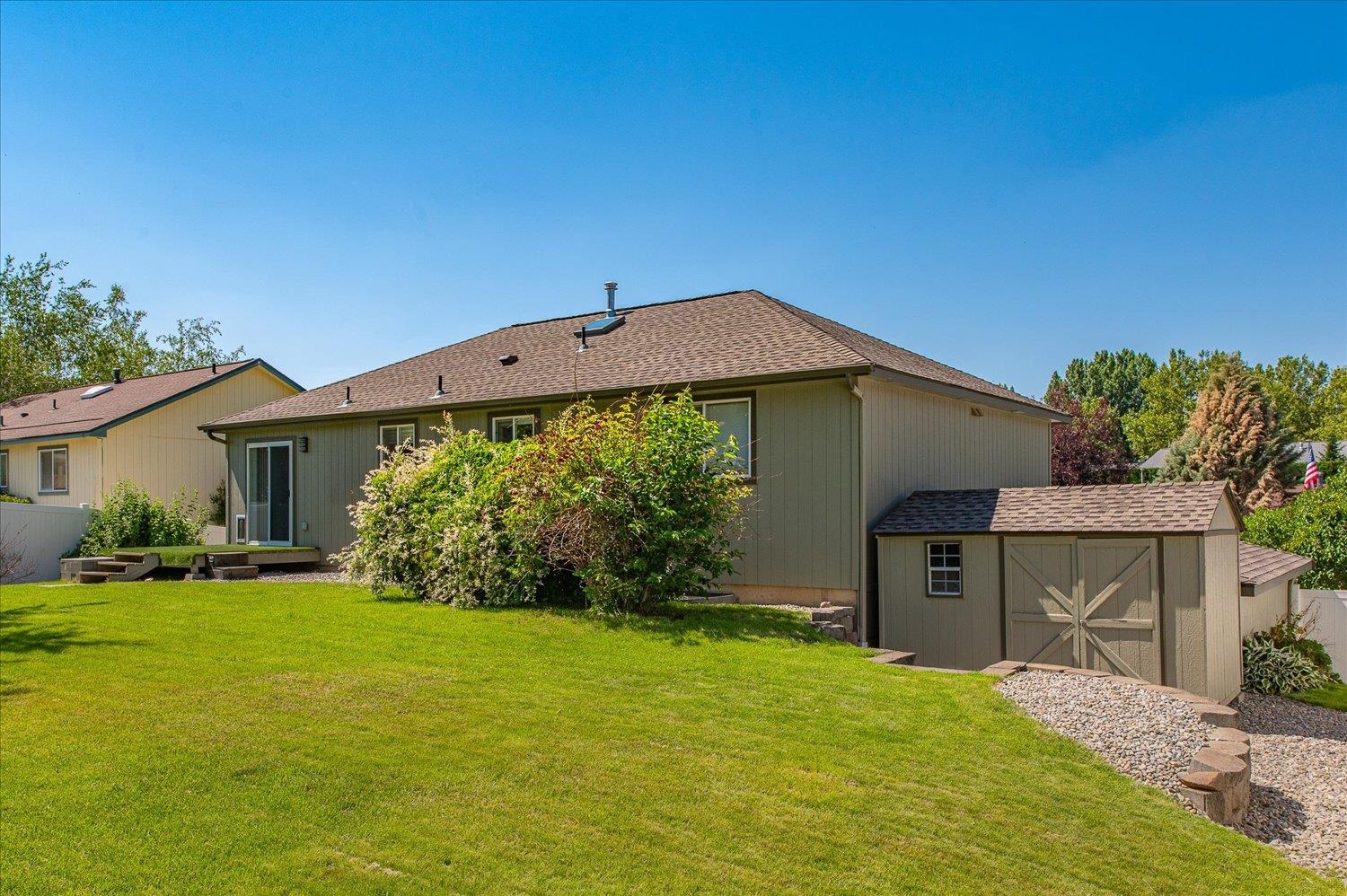 23114 E Valleyway Ave