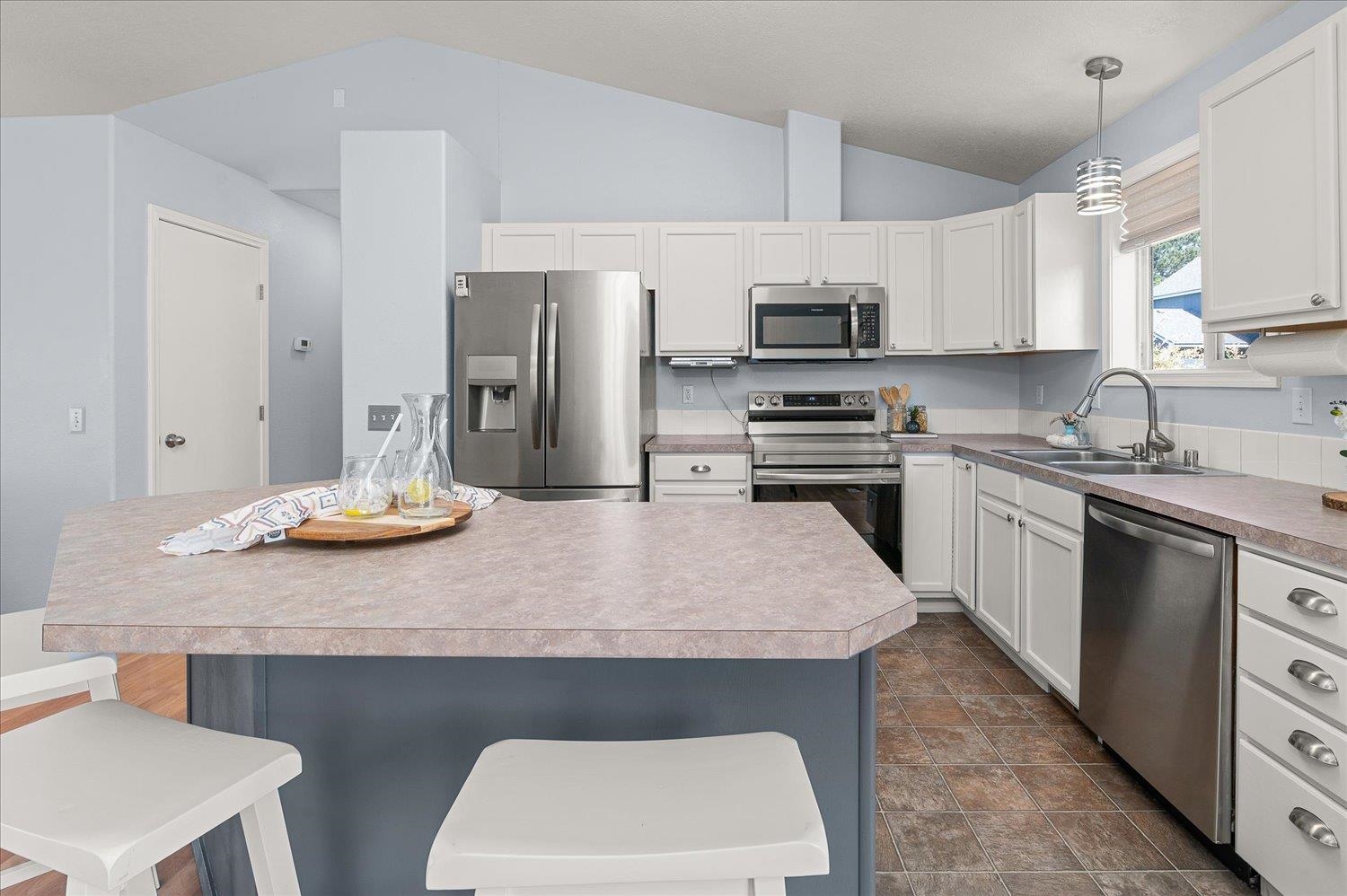 23114 E Valleyway Ave