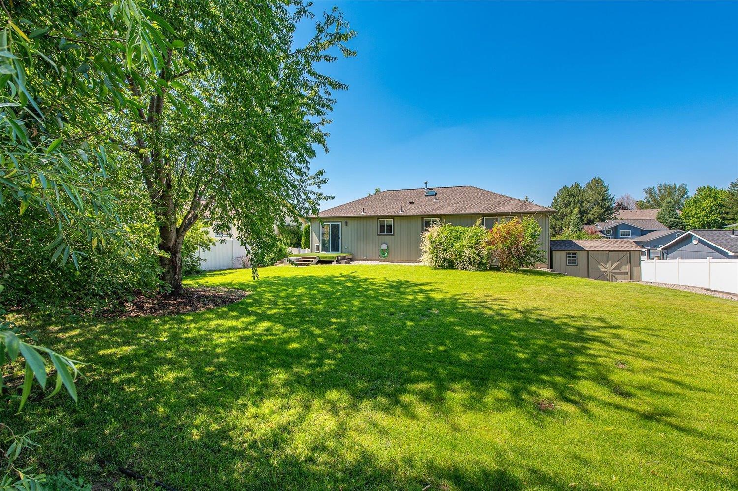 23114 E Valleyway Ave