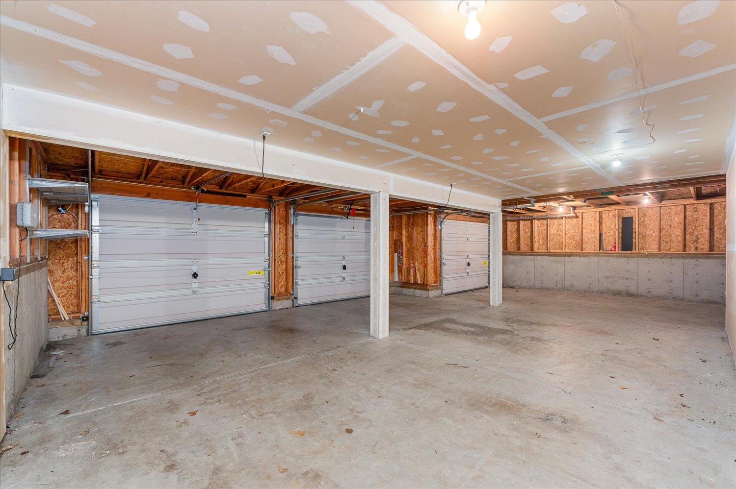 23114 E Valleyway Ave