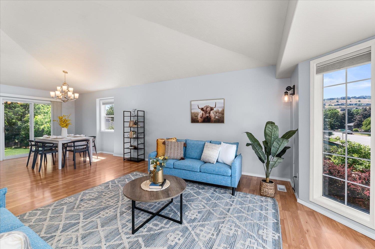 23114 E Valleyway Ave